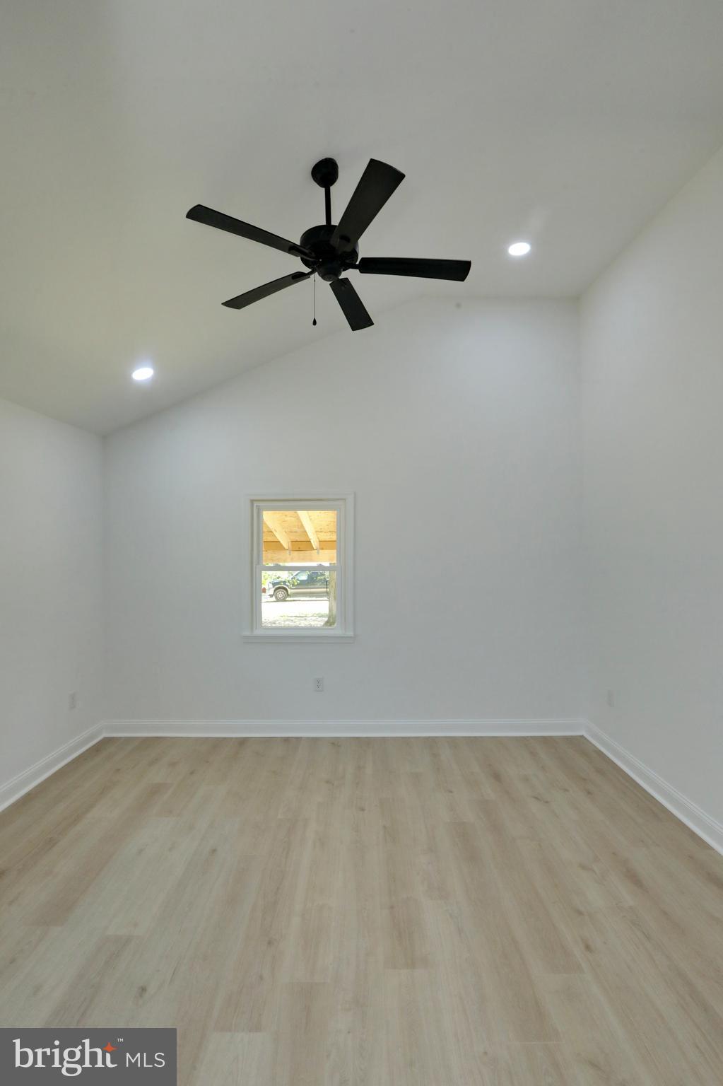 ANNAPOLIS WOODS ESTATE - Residential