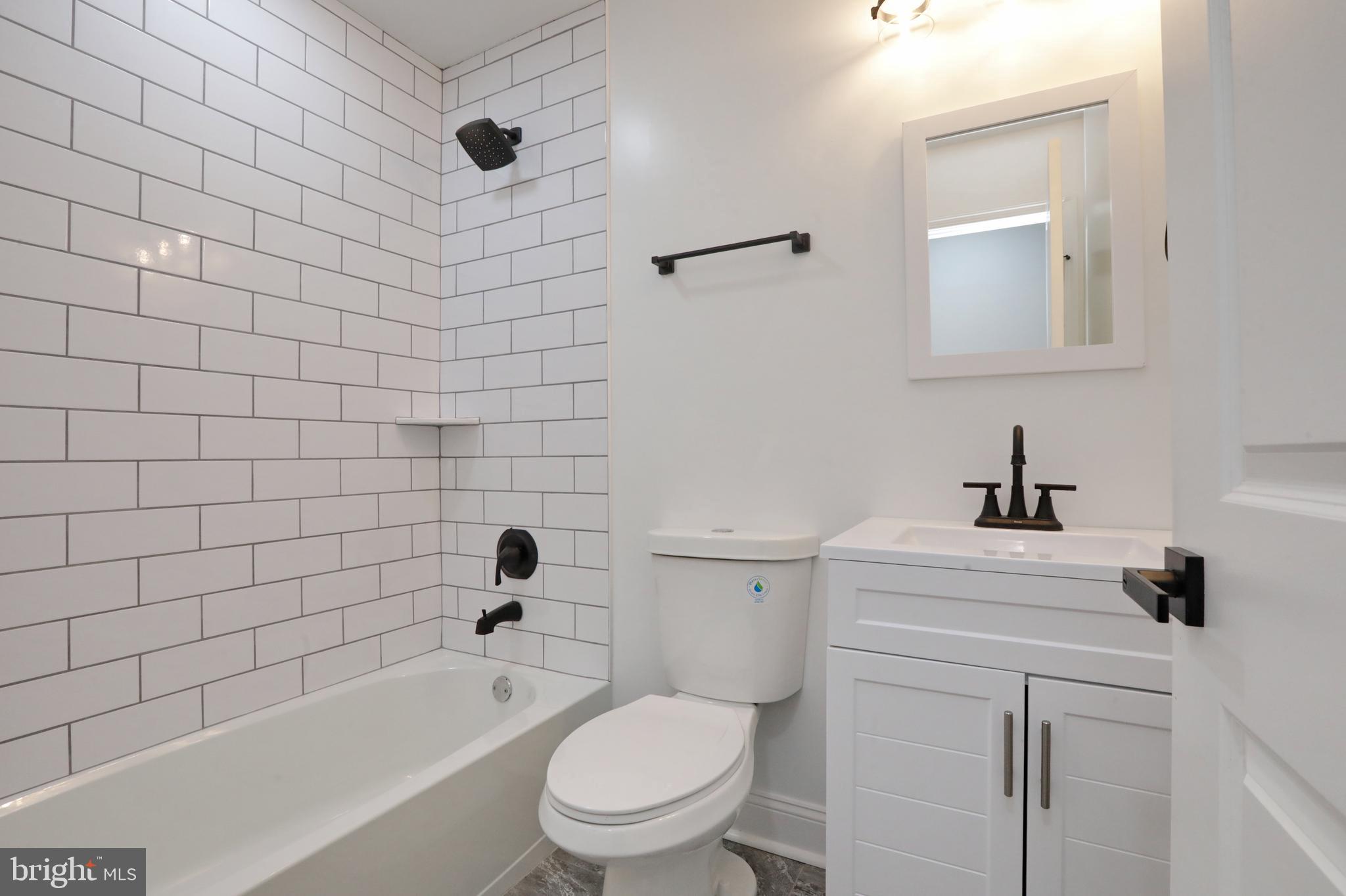 ANNAPOLIS WOODS ESTATE - Residential