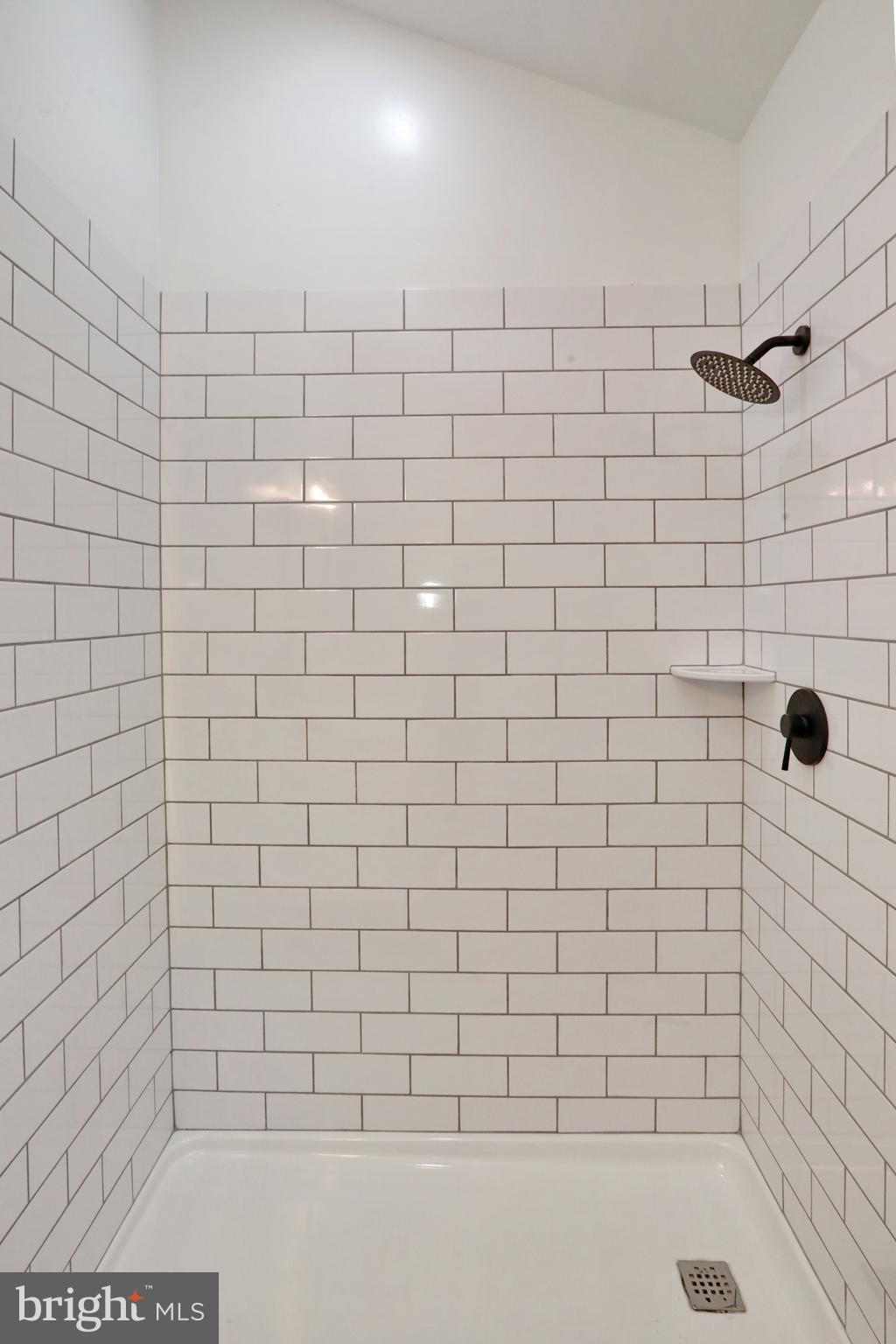 ANNAPOLIS WOODS ESTATE - Residential