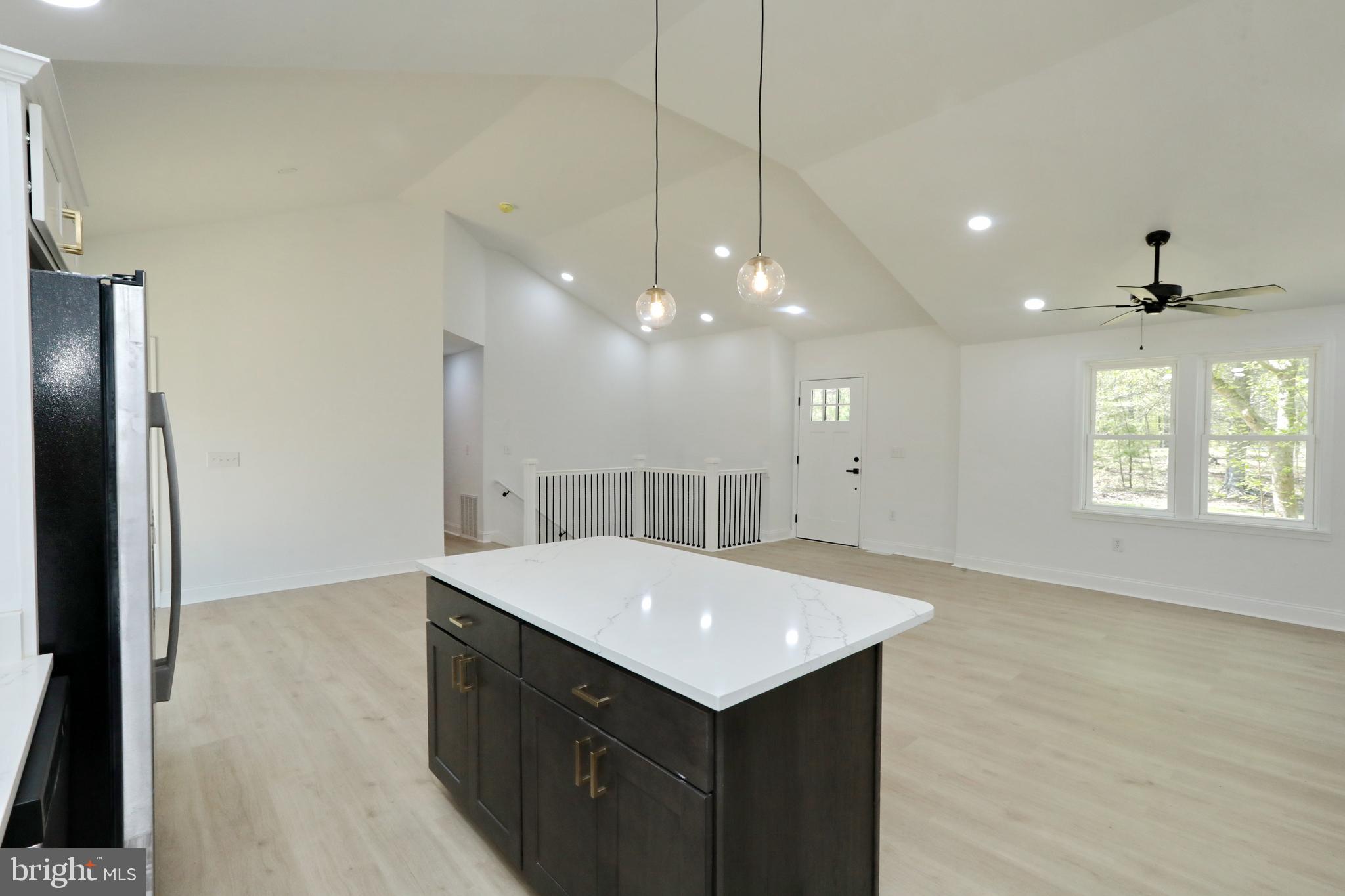 ANNAPOLIS WOODS ESTATE - Residential