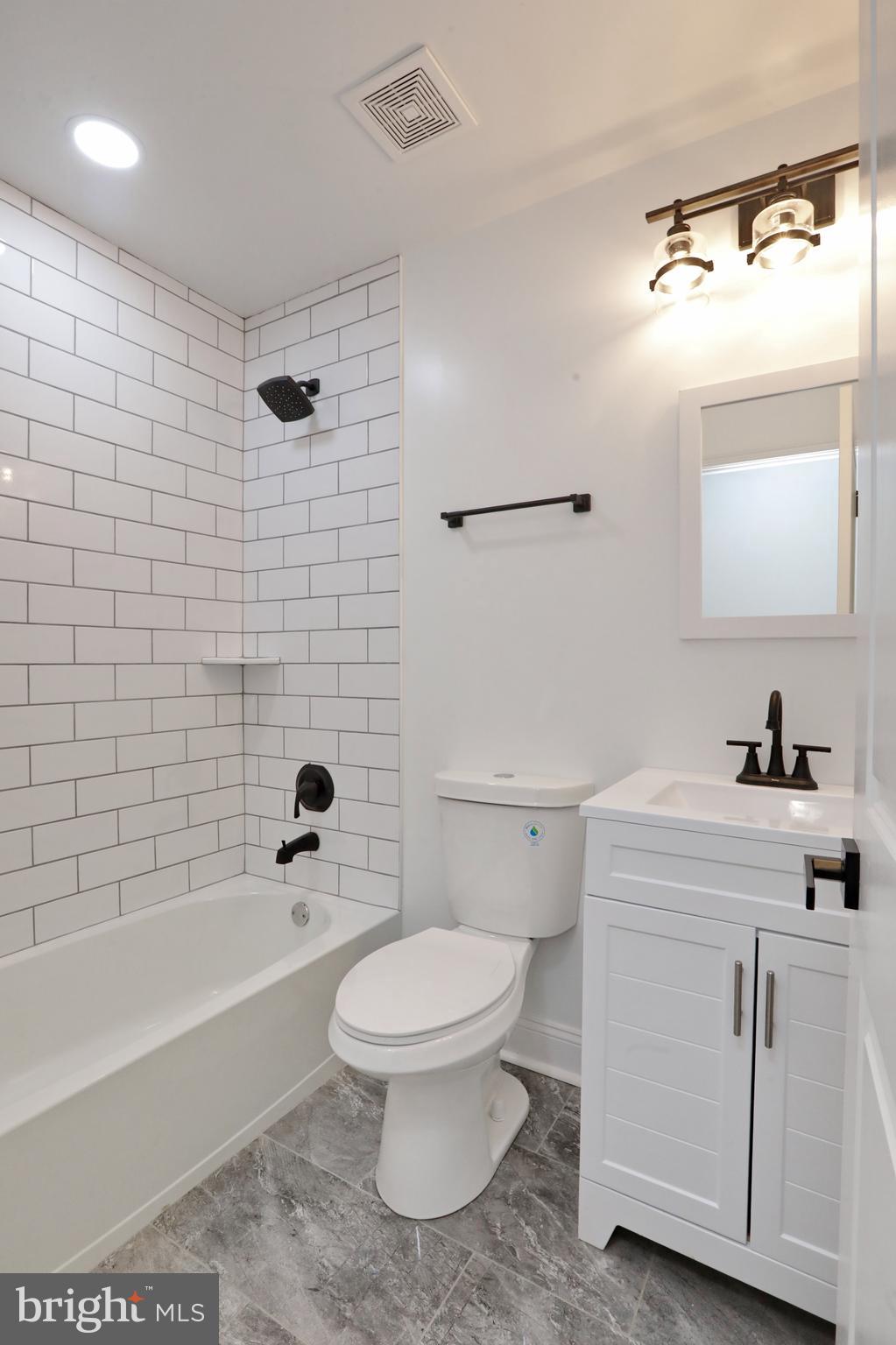 ANNAPOLIS WOODS ESTATE - Residential