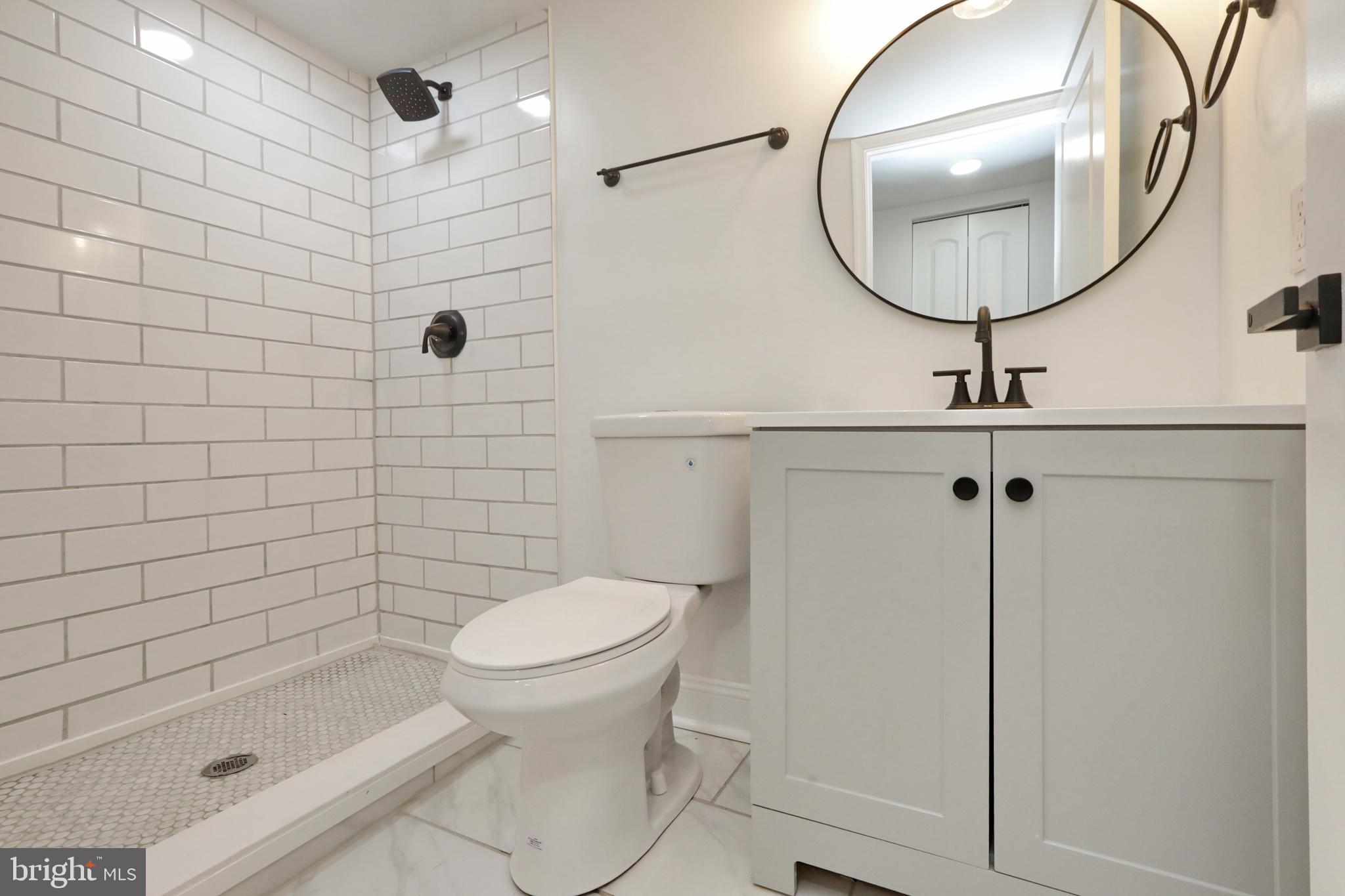 ANNAPOLIS WOODS ESTATE - Residential