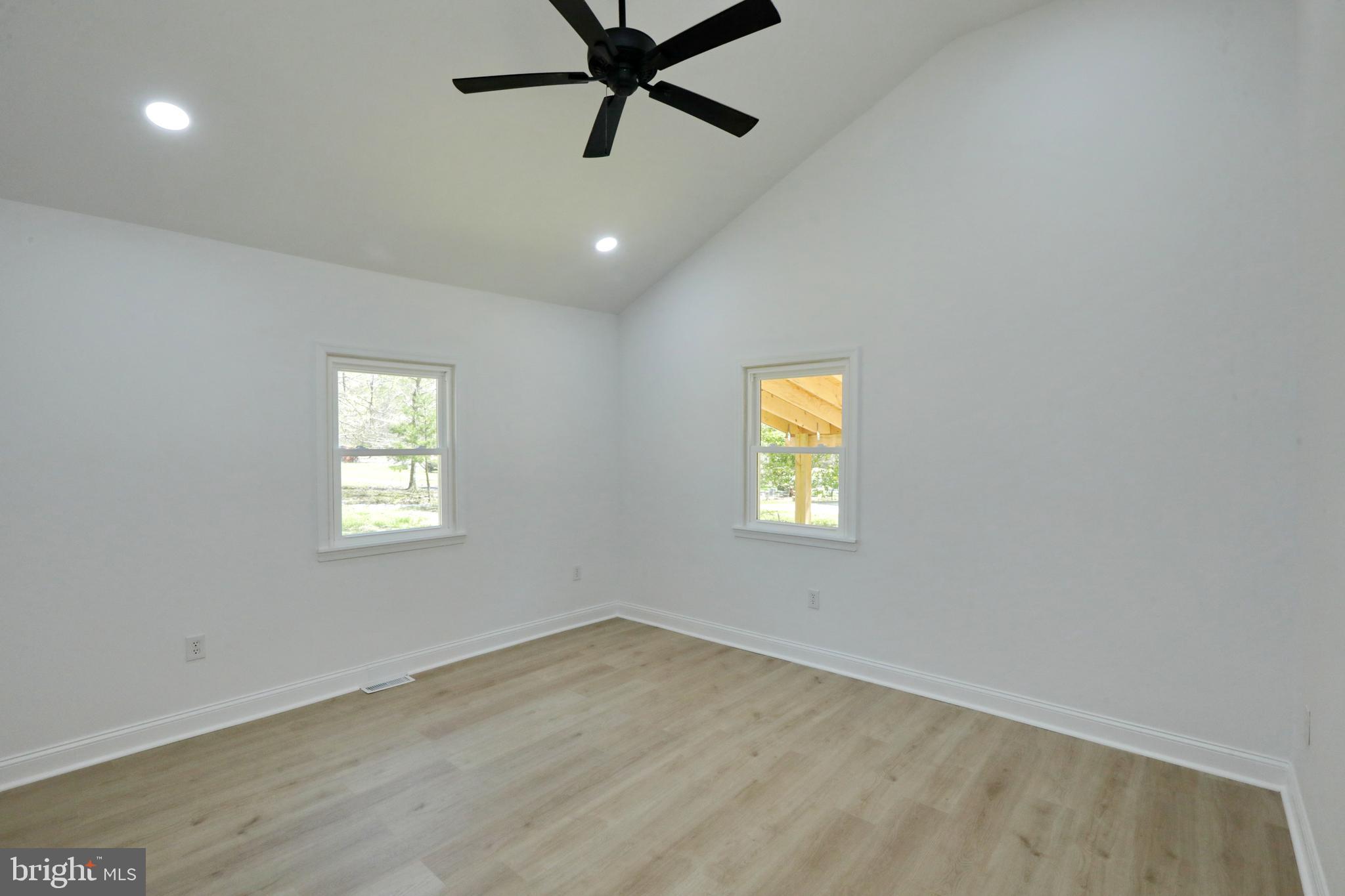 ANNAPOLIS WOODS ESTATE - Residential