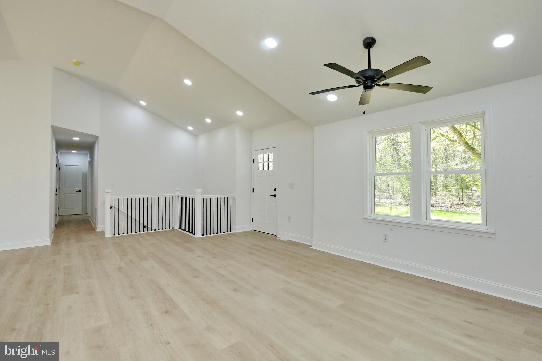 ANNAPOLIS WOODS ESTATE - Residential