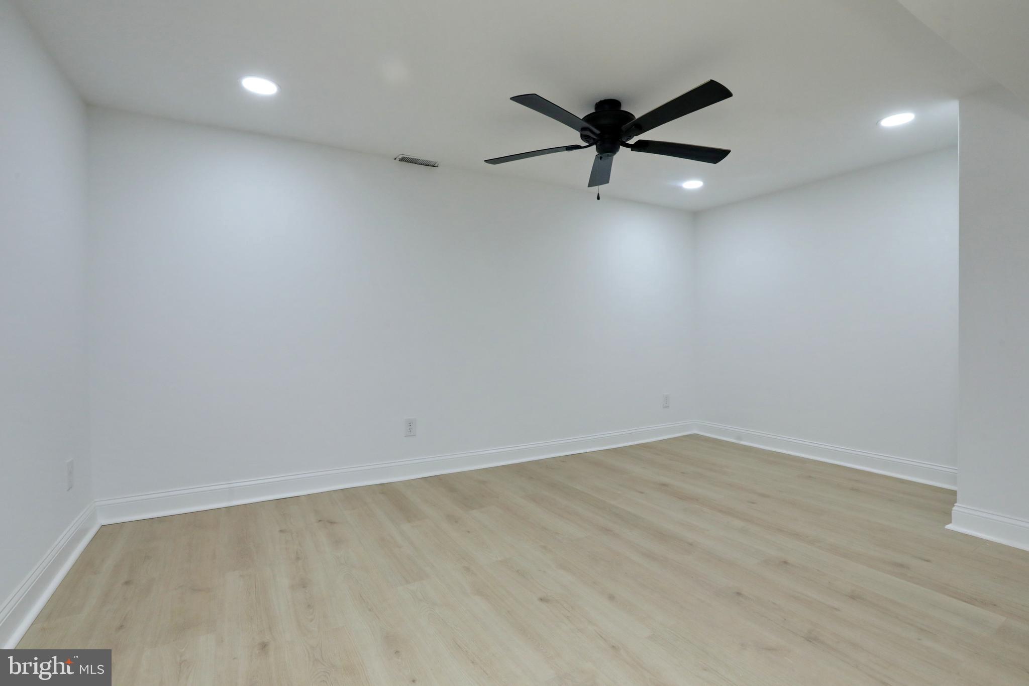 ANNAPOLIS WOODS ESTATE - Residential