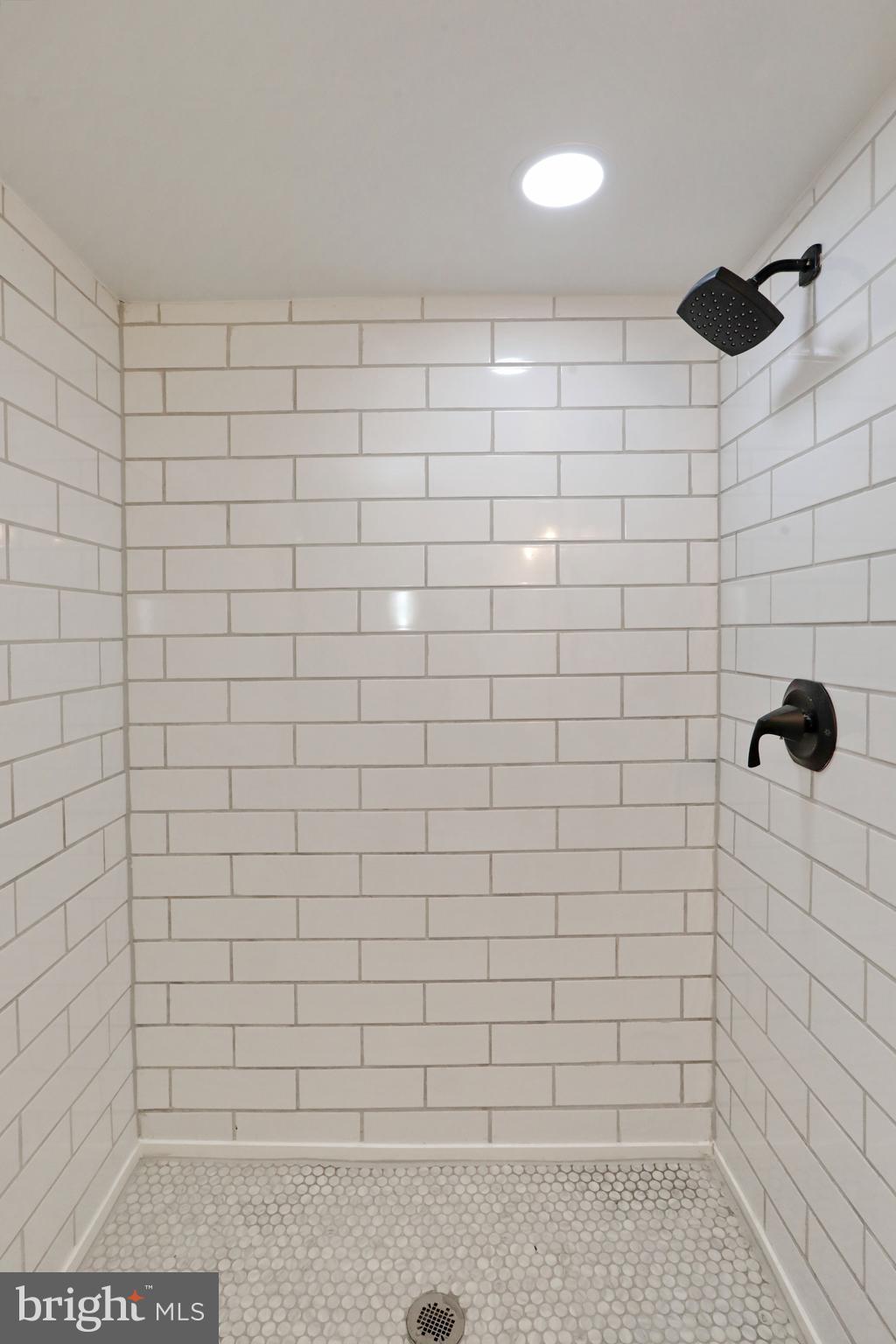 ANNAPOLIS WOODS ESTATE - Residential