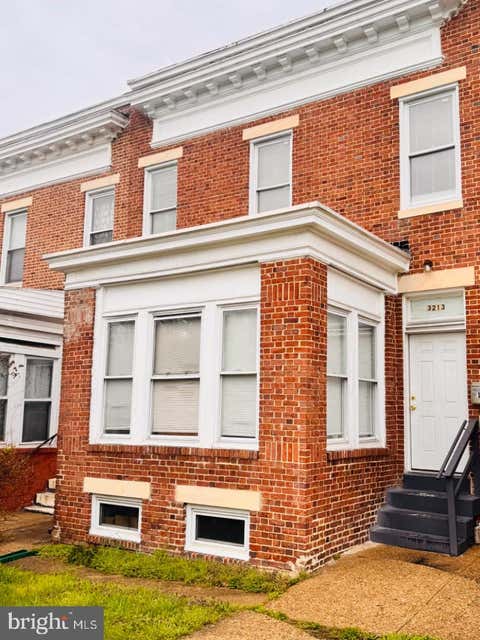 Townhouse For Rent - 3213 The Alameda<br/> BALTIMORE, MD 21218