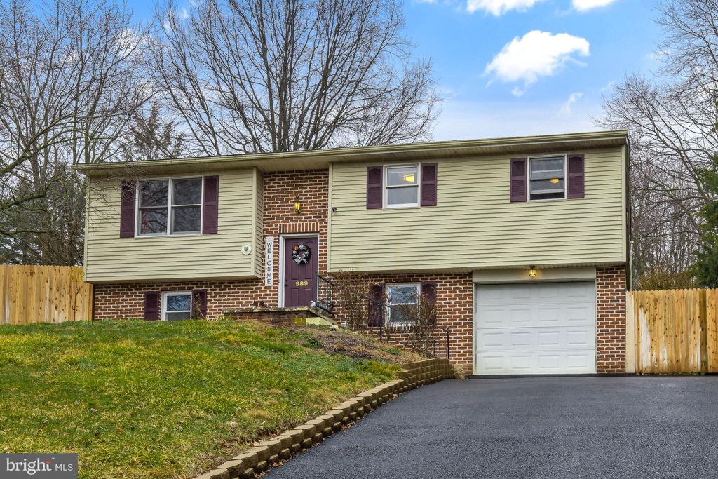 Photo of 989 White Oak Road, Manheim, PA 17545 (MLS # PALA2047742)