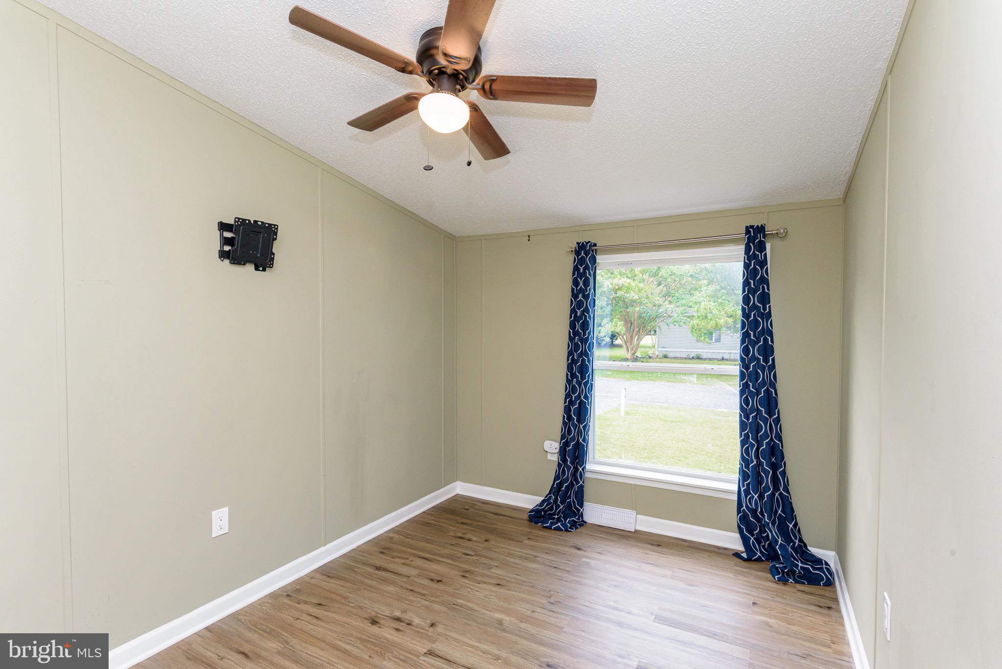 SUNSET LAKE MHP - Residential