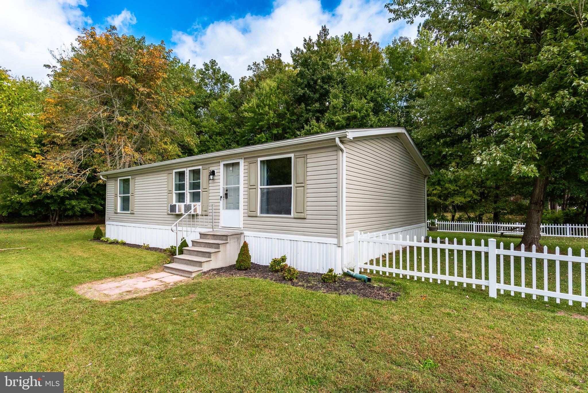 SUNSET LAKE MHP - Residential