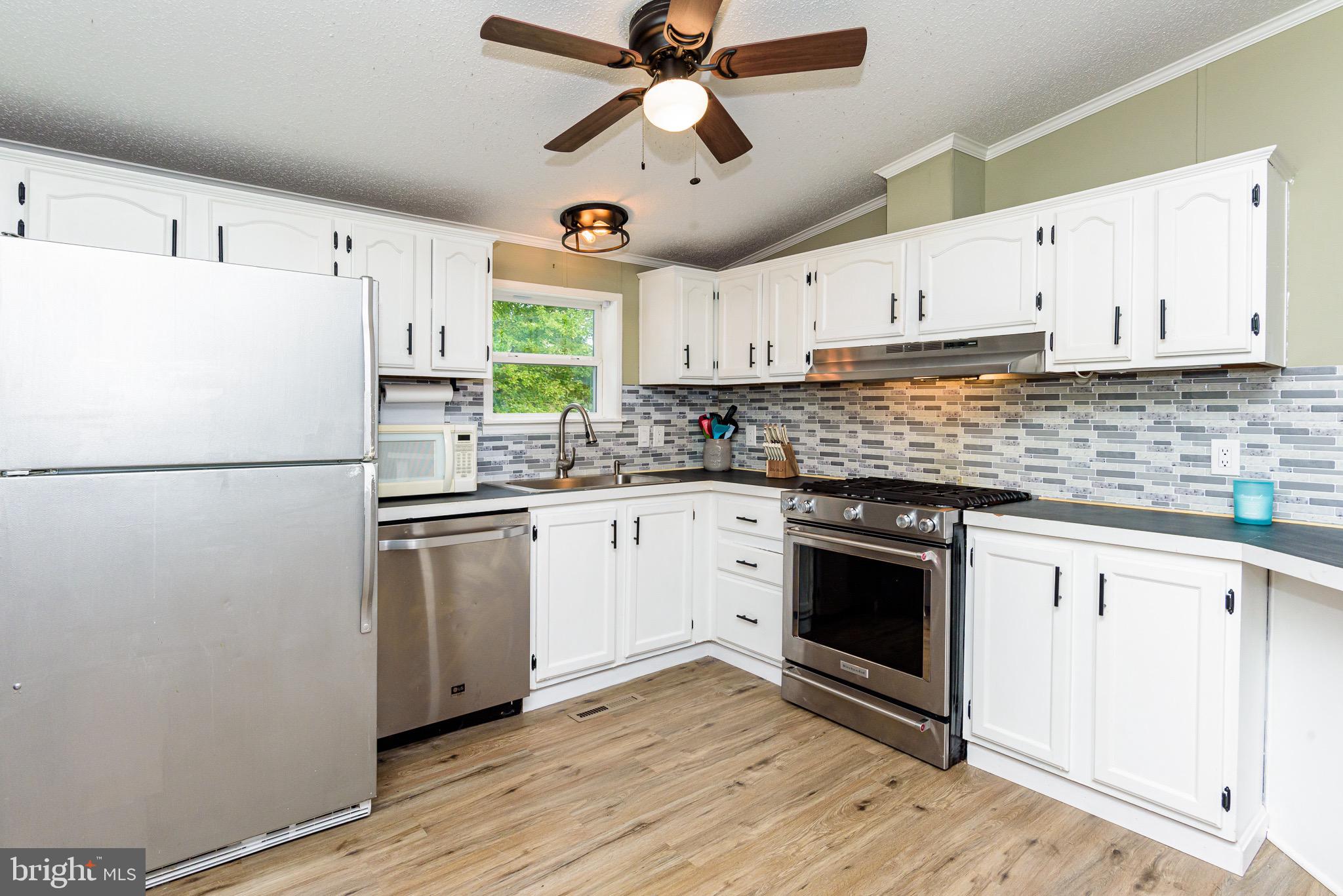 SUNSET LAKE MHP - Residential