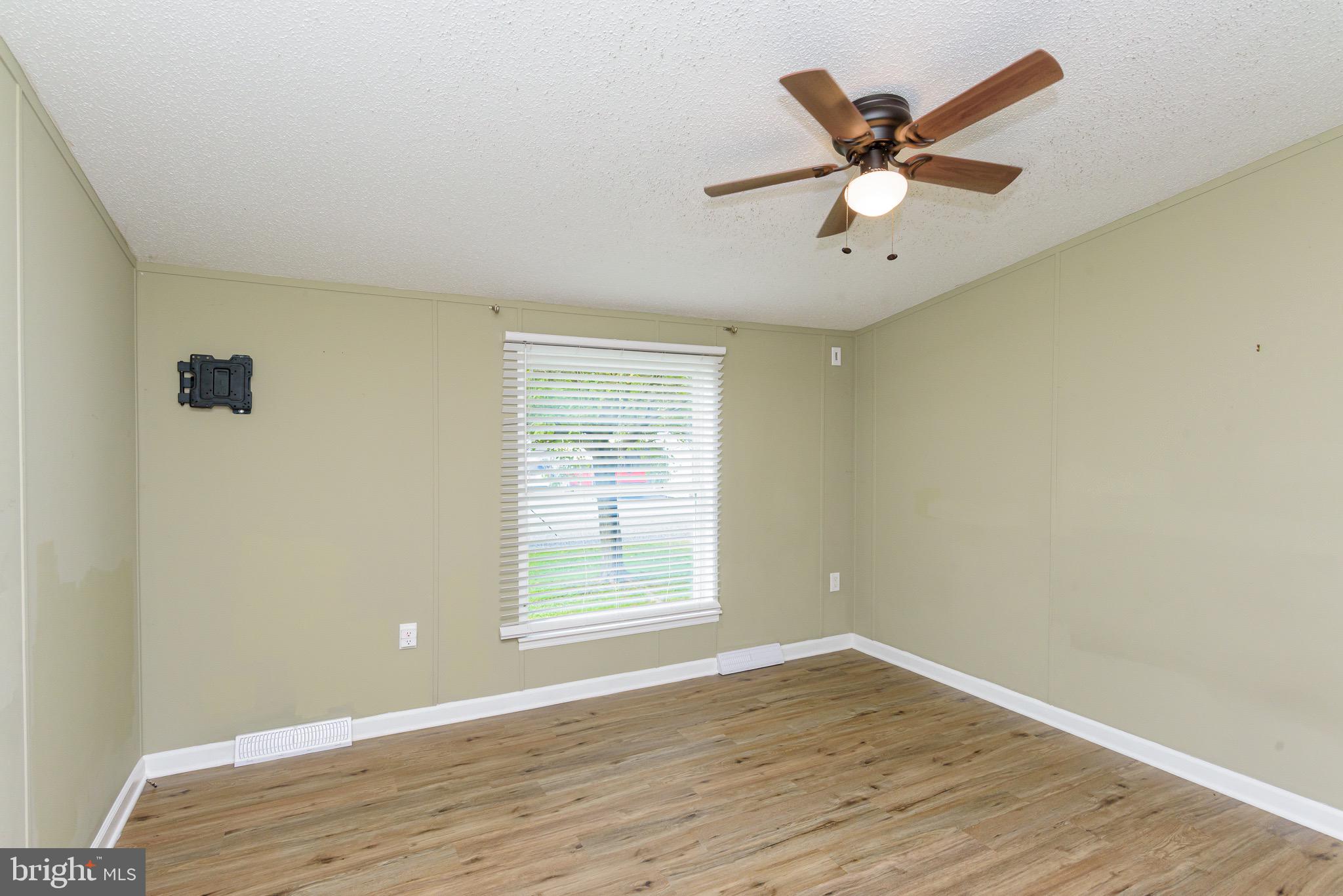 SUNSET LAKE MHP - Residential