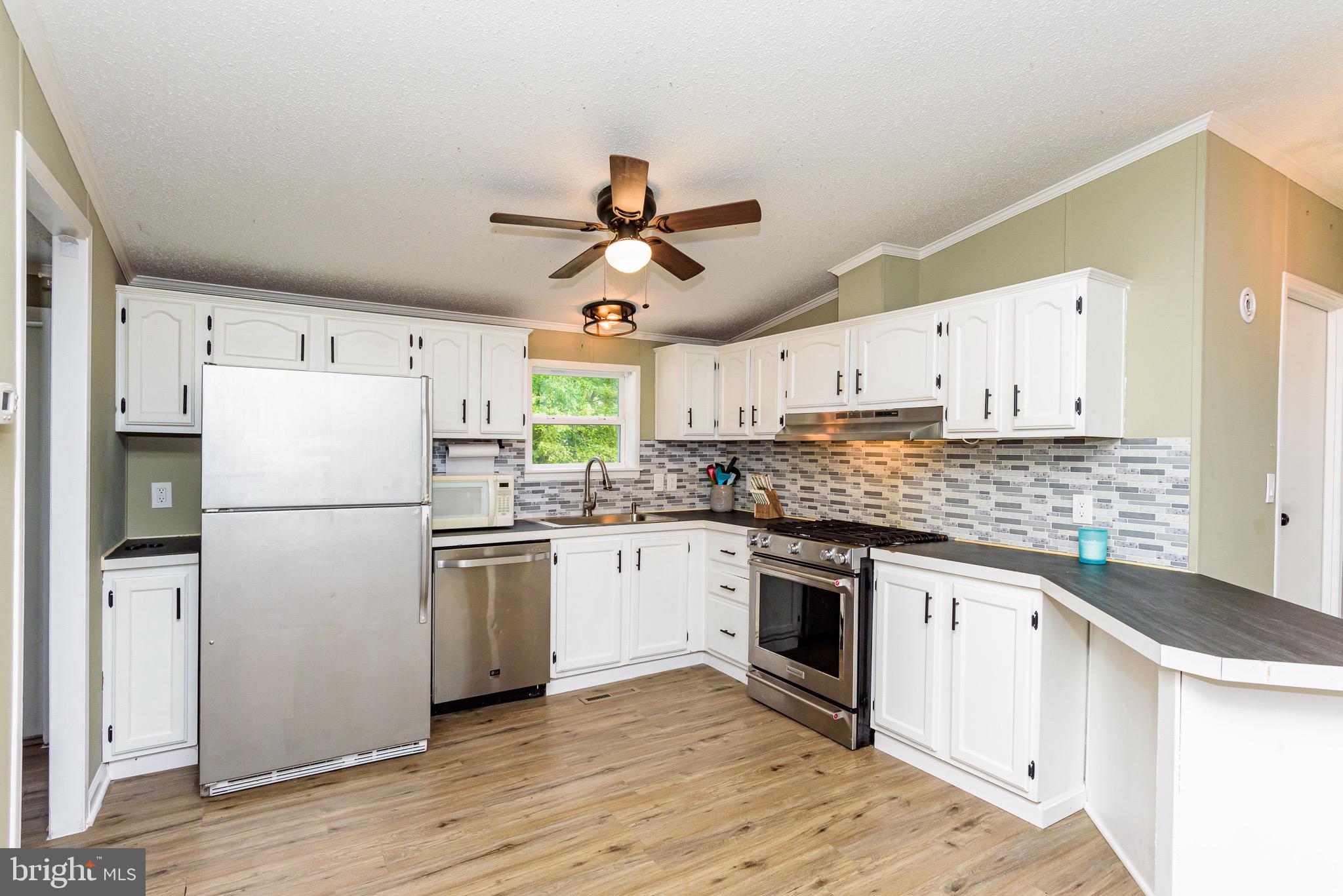 SUNSET LAKE MHP - Residential