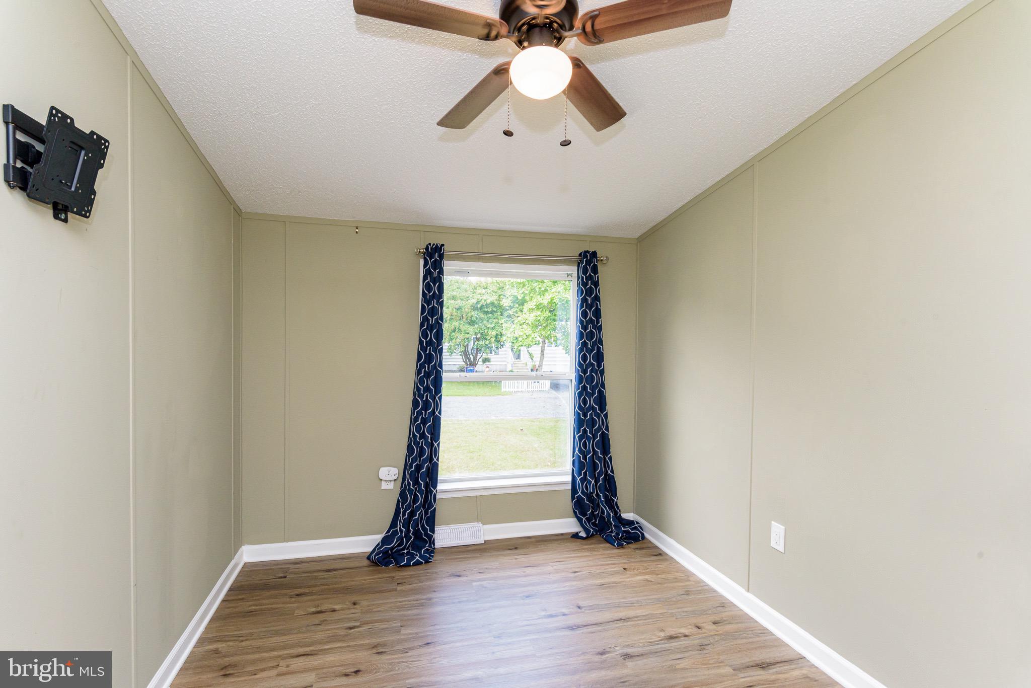 SUNSET LAKE MHP - Residential