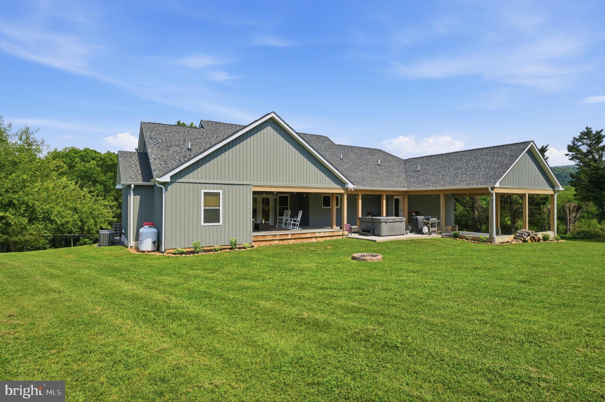 295 KING LEAR DRIVE