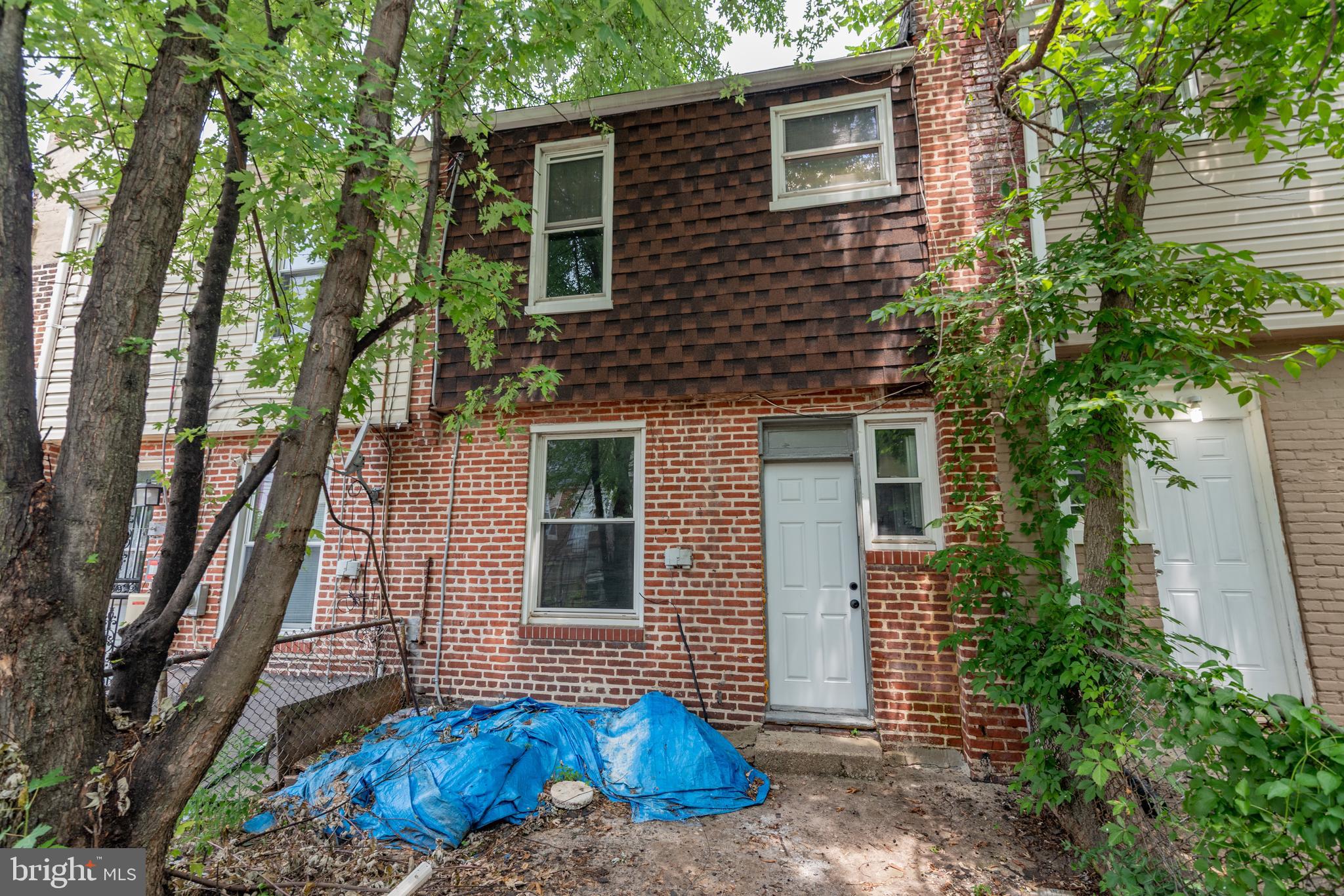FOUR BY FOUR - Residential