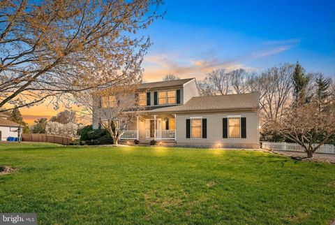 Photo of 11 Thistle Place, ROBBINSVILLE, NJ 08691 (MLS # NJME2075204)