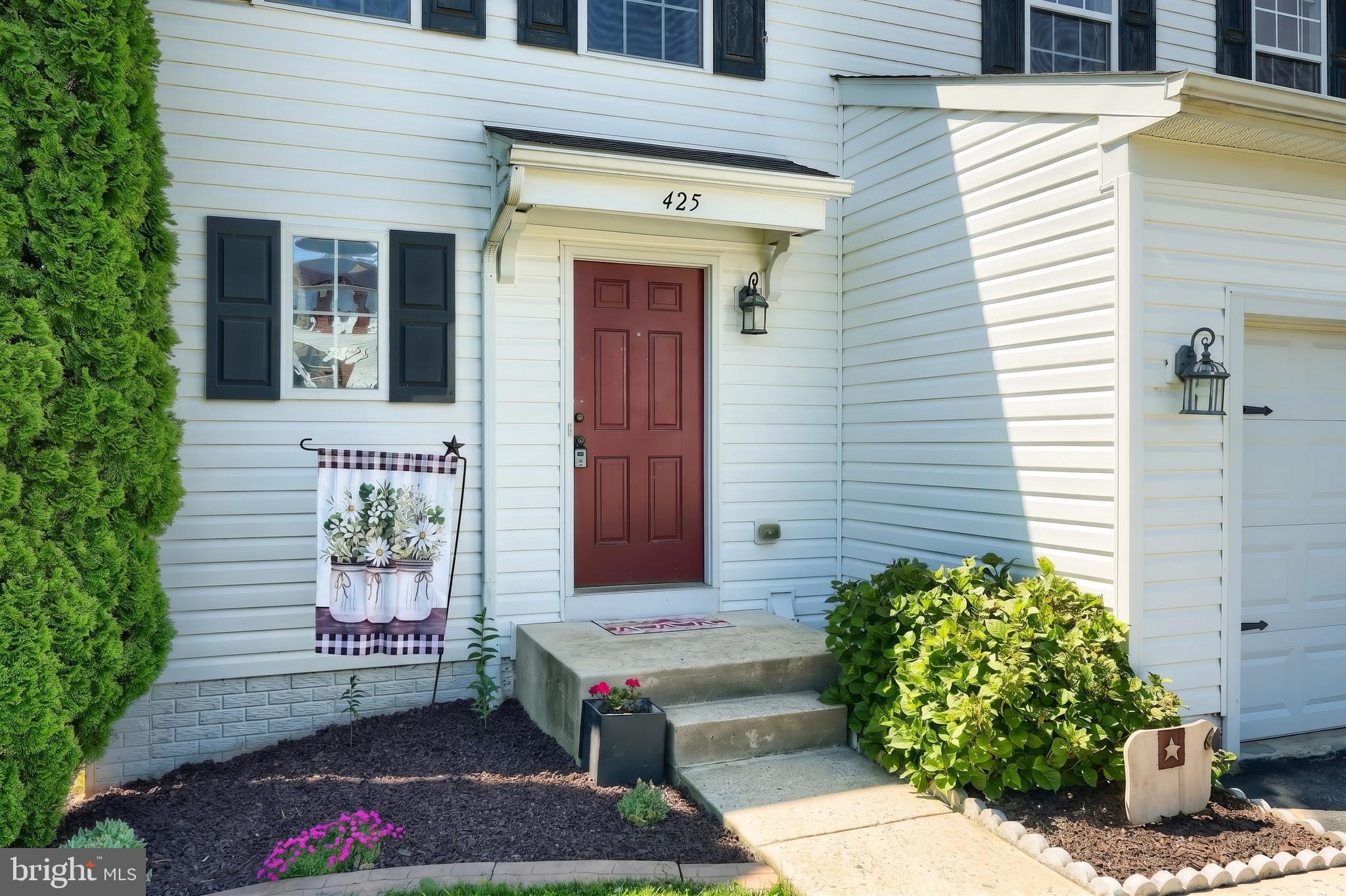 425 LAKEVIEW DRIVE