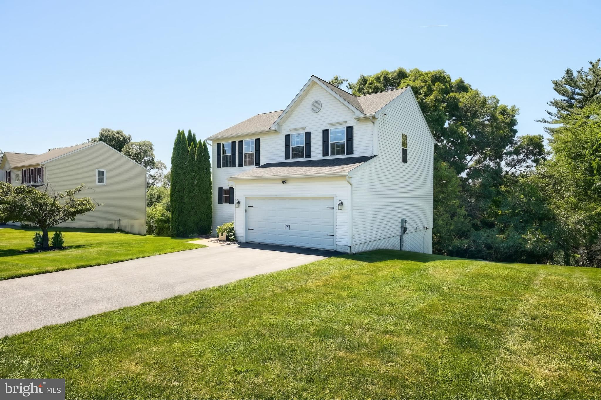 425 LAKEVIEW DRIVE