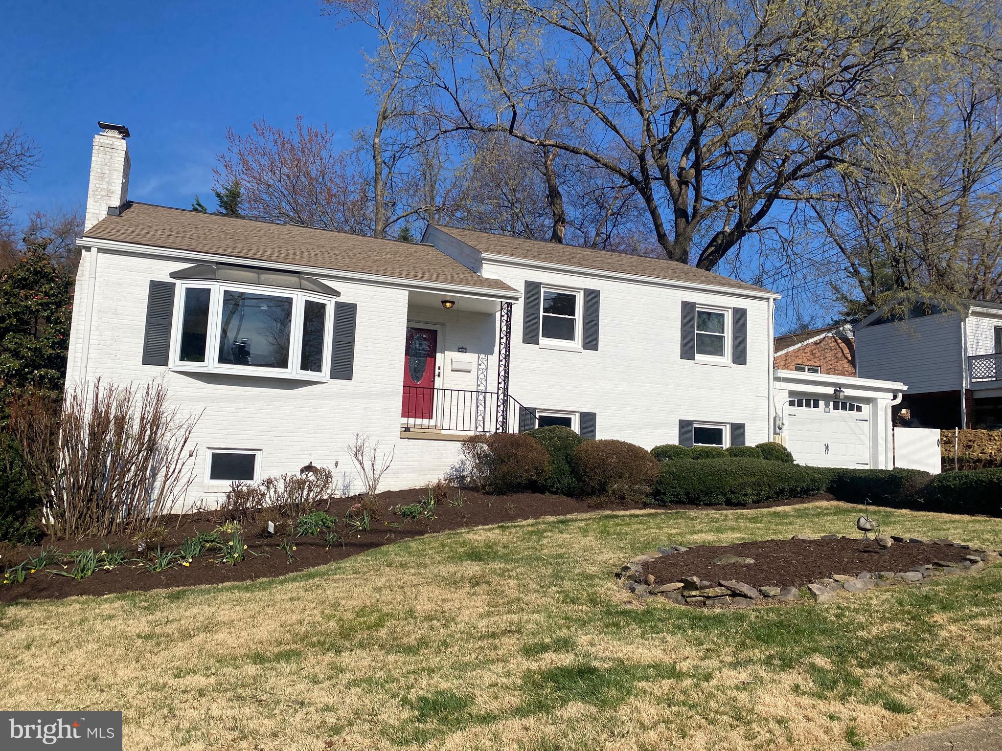 3907 N WOODSTOCK STREET