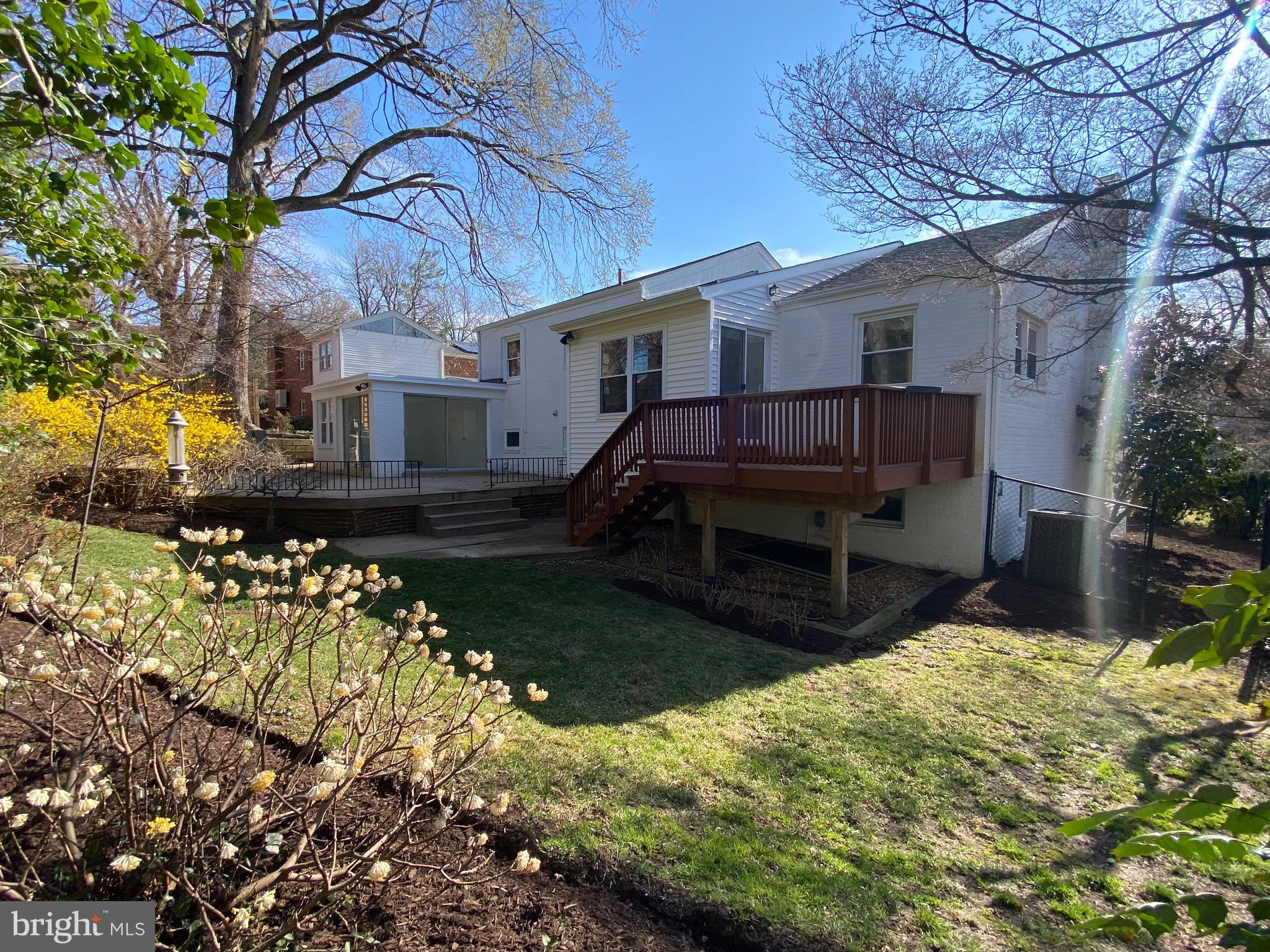 3907 N WOODSTOCK STREET