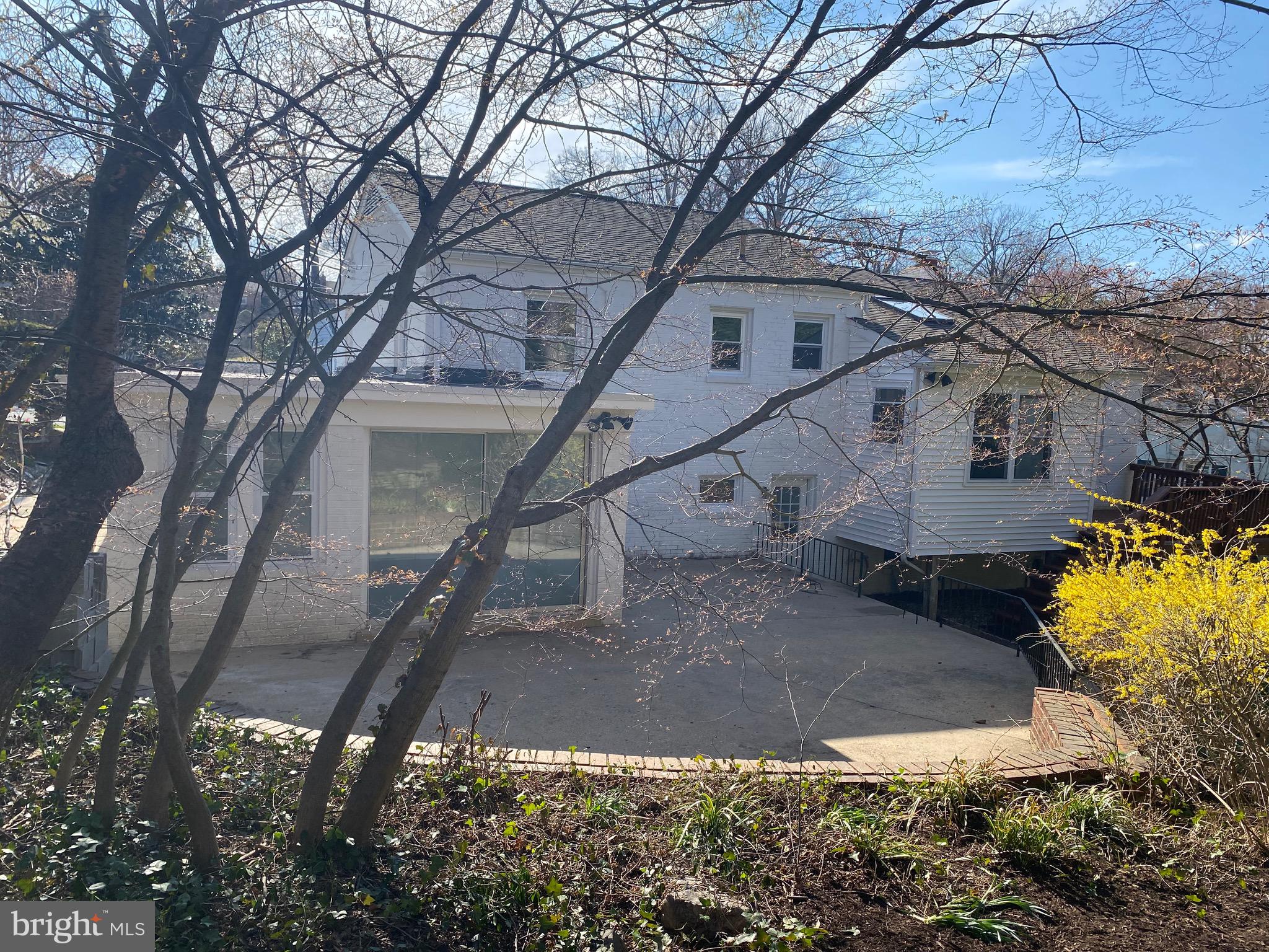 3907 N WOODSTOCK STREET