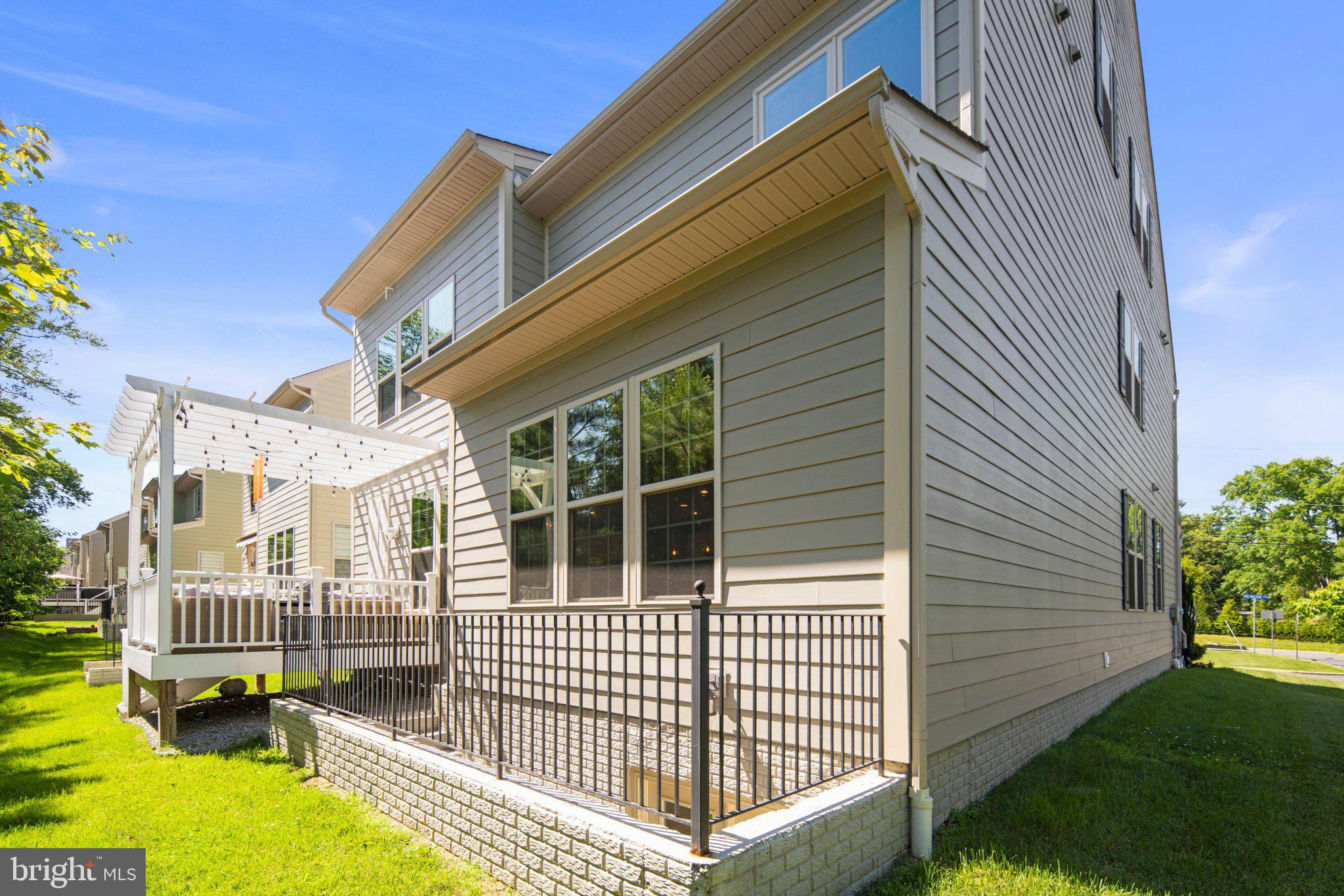 WOODSON SQUARE - Residential