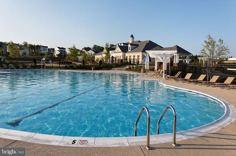 EAGLES POINTE - Residential