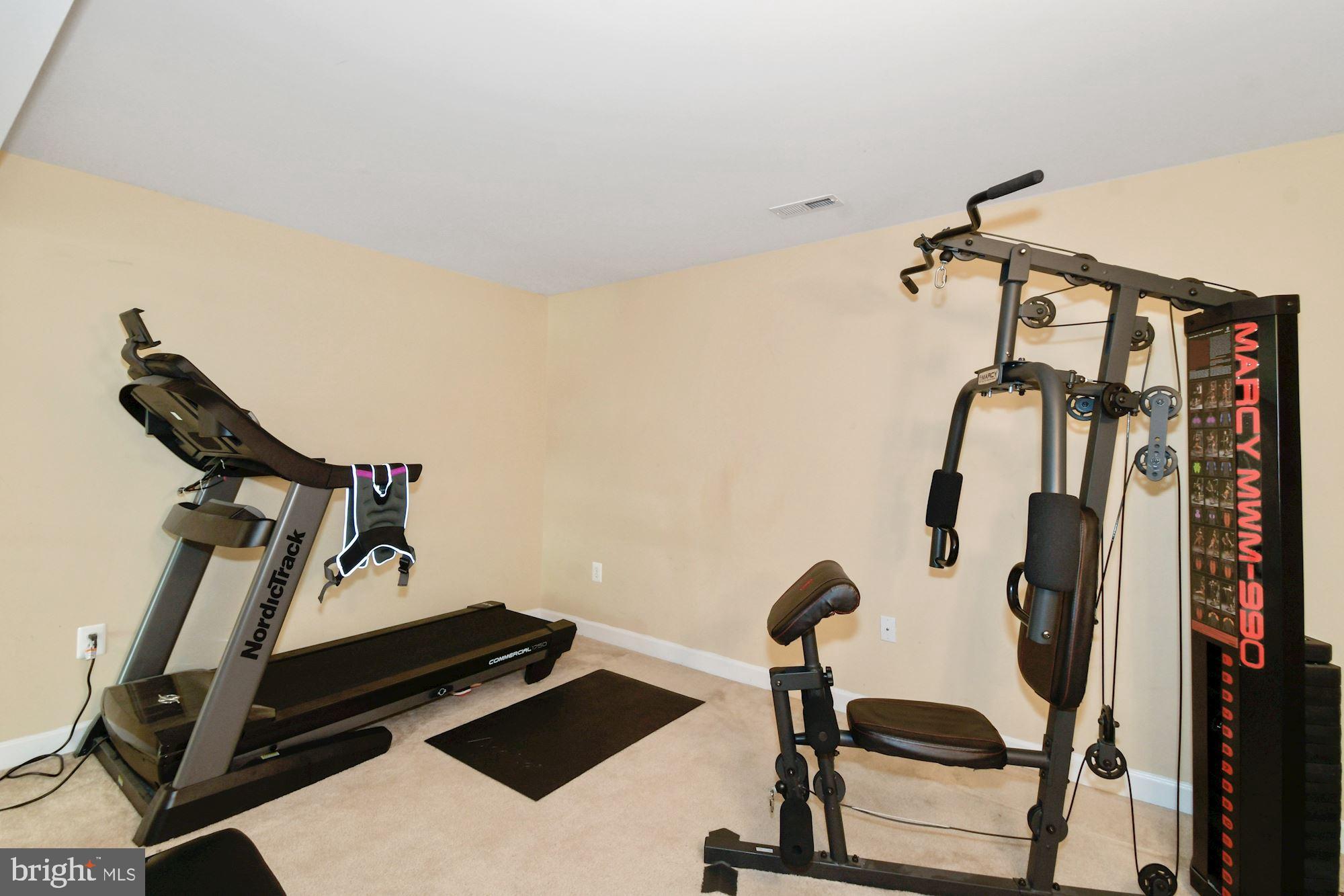 EAGLES POINTE - Residential