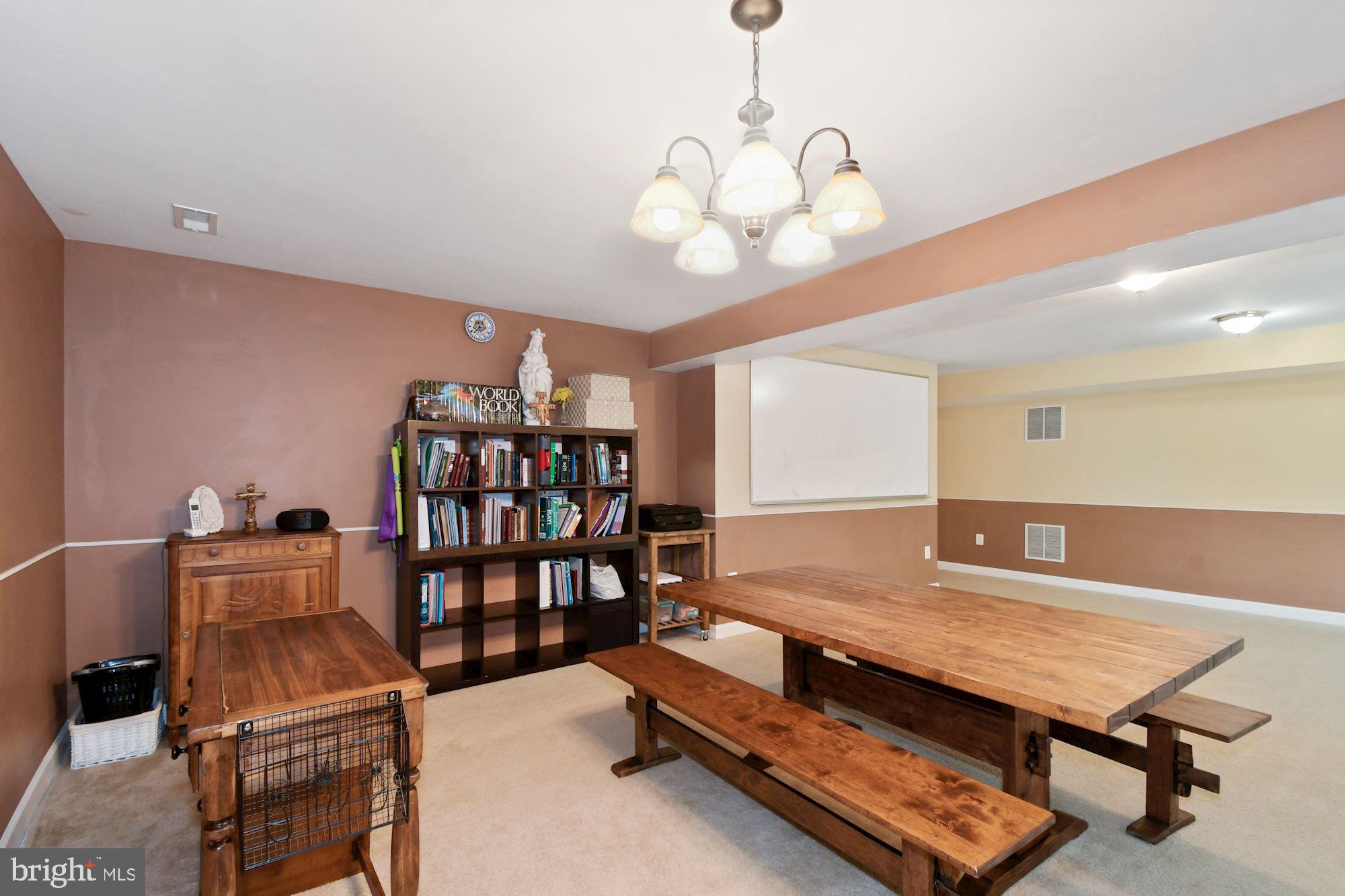 EAGLES POINTE - Residential