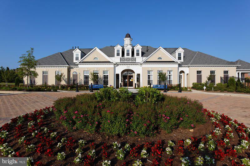 EAGLES POINTE - Residential