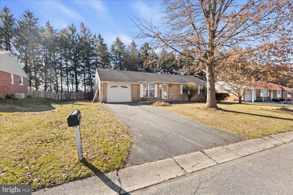 Photo of 2722 Royal Road, Lancaster, PA 17603 (MLS # PALA2046230)
