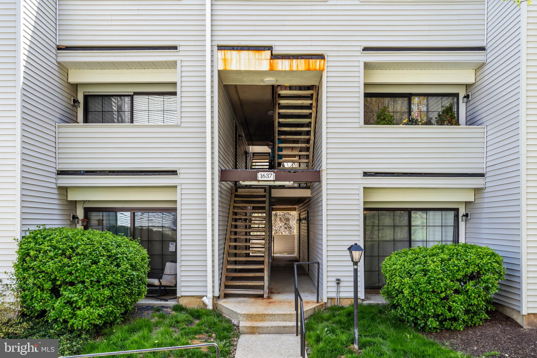 1637 CARRIAGE HOUSE TERRACE I