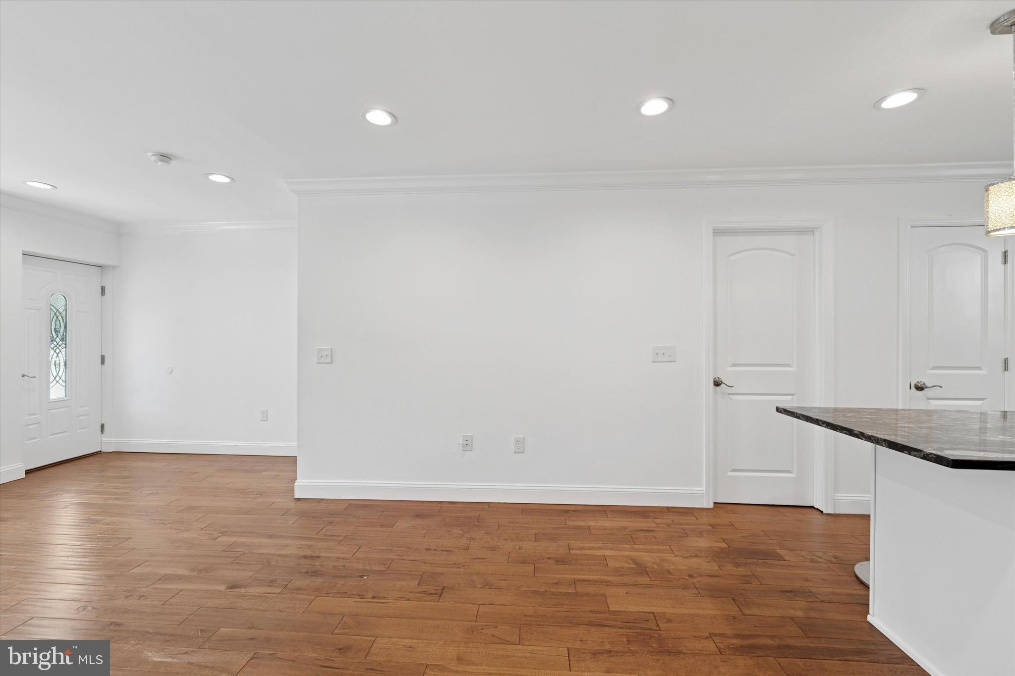 PORT RICHMOND - Residential Lease