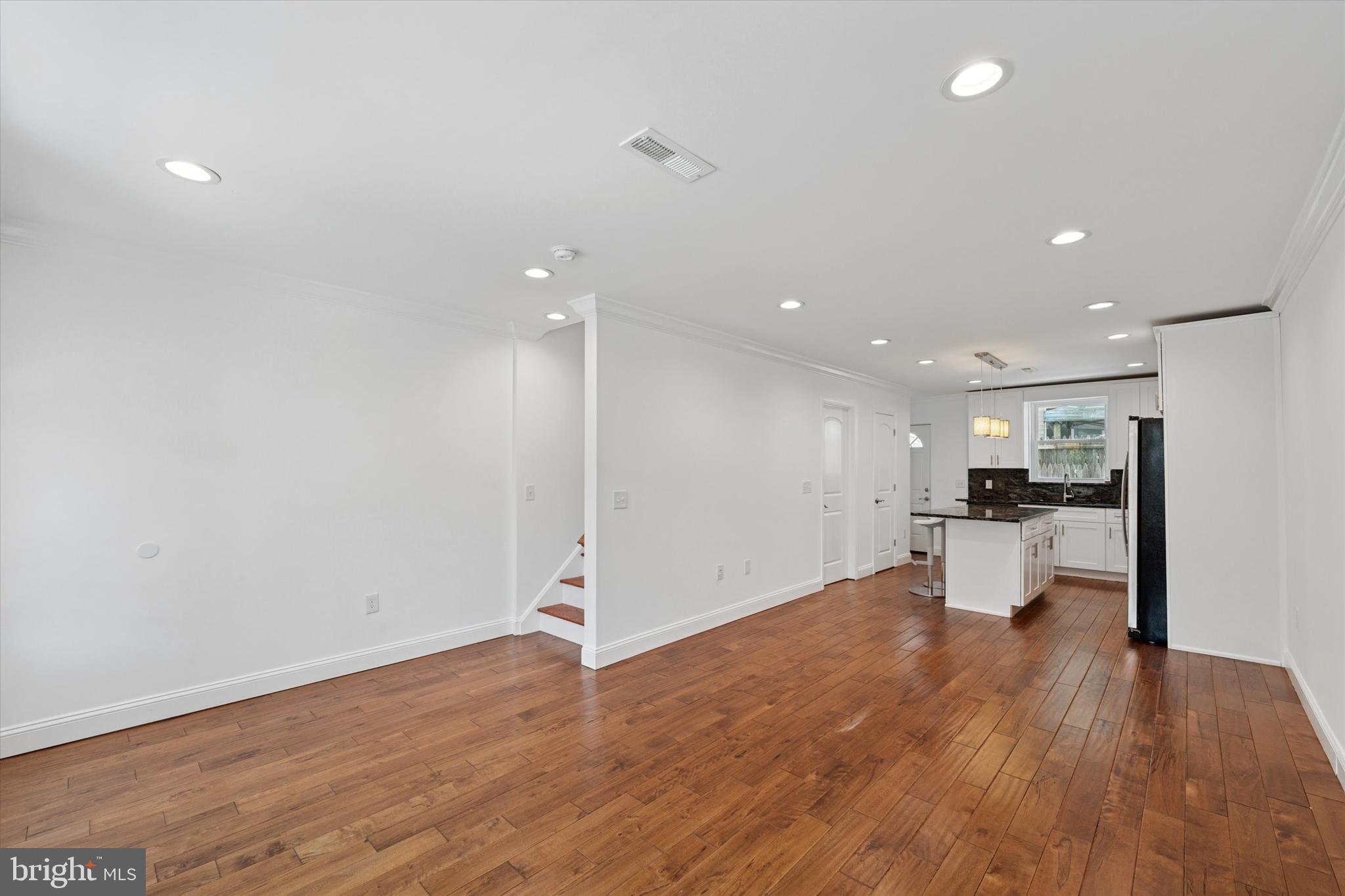 PORT RICHMOND - Residential Lease