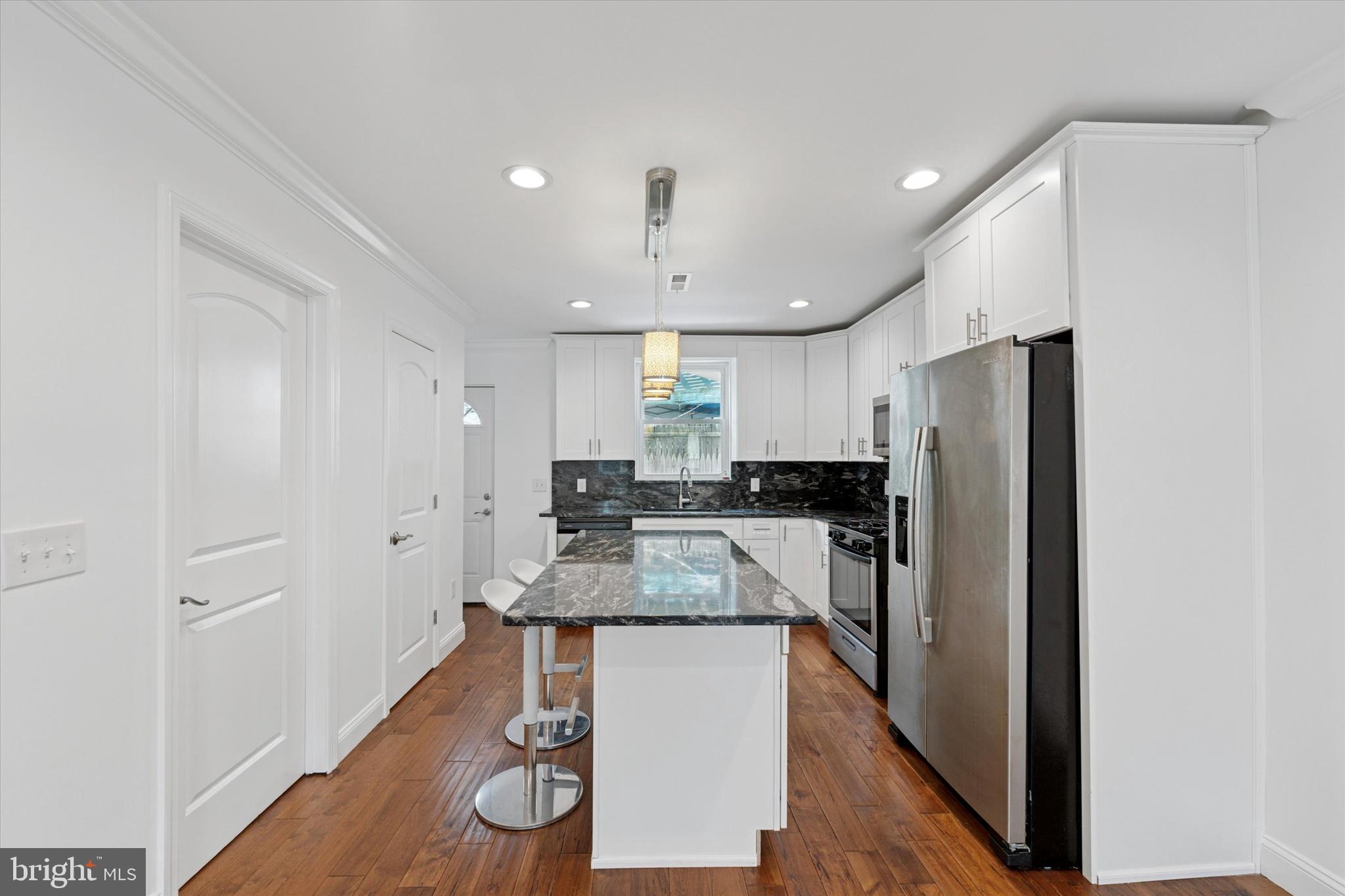 PORT RICHMOND - Residential Lease