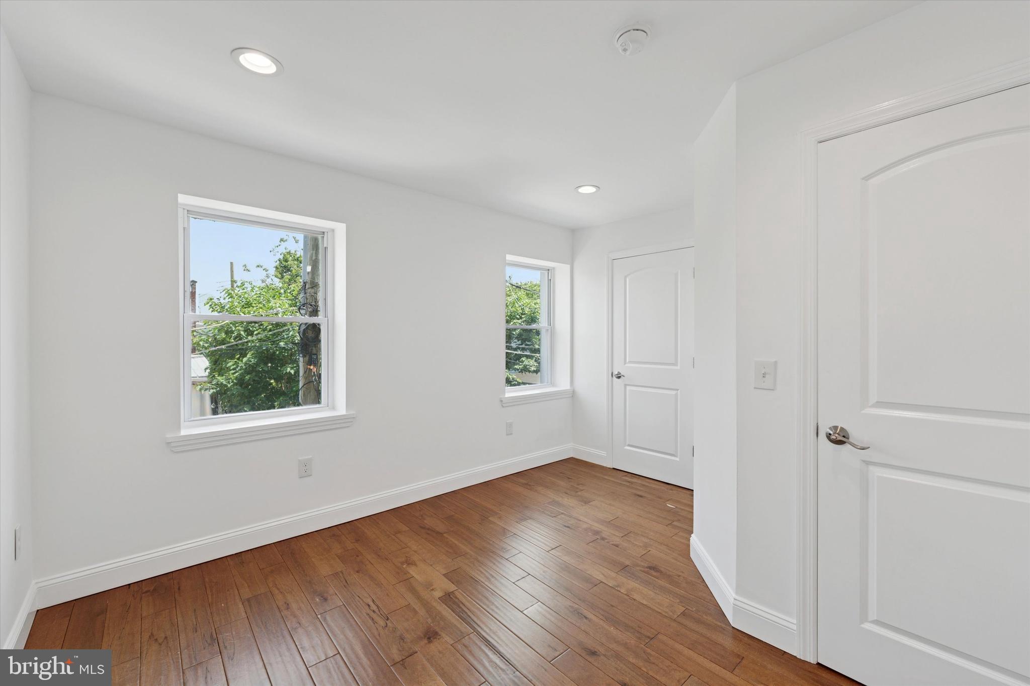 PORT RICHMOND - Residential Lease