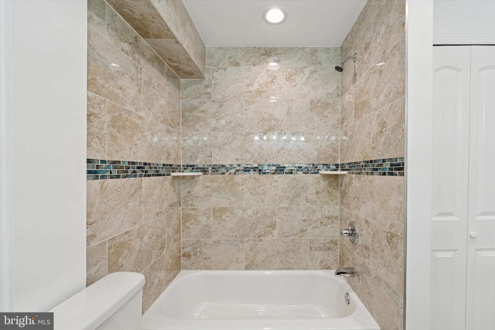 PORT RICHMOND - Residential Lease