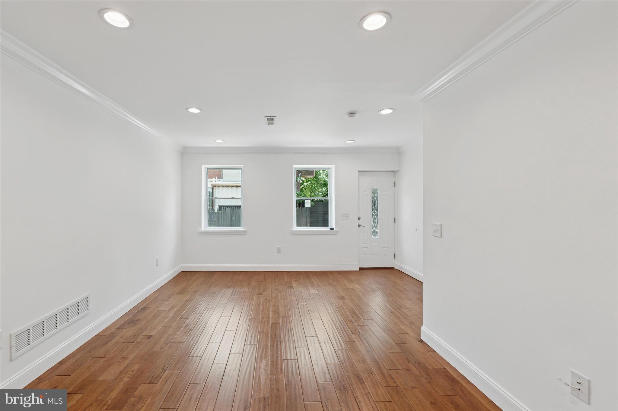 PORT RICHMOND - Residential Lease