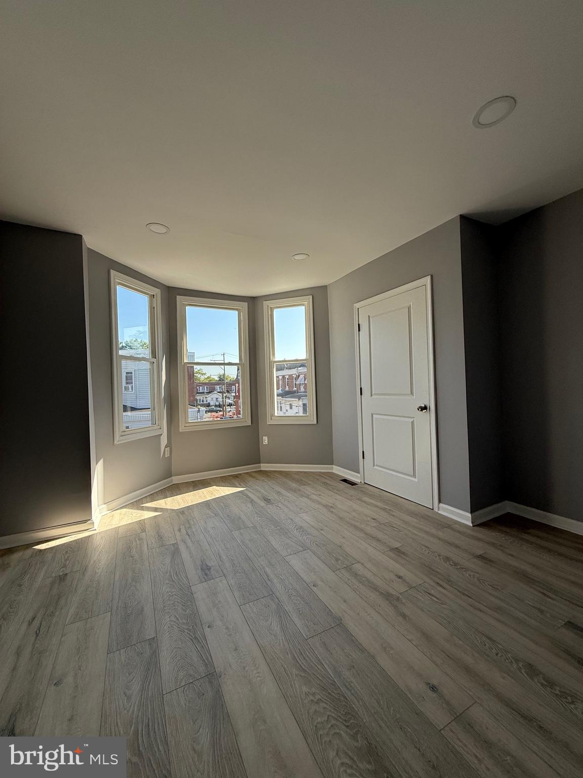 ELMWOOD PARK - Residential