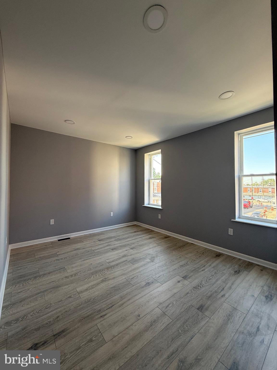 ELMWOOD PARK - Residential