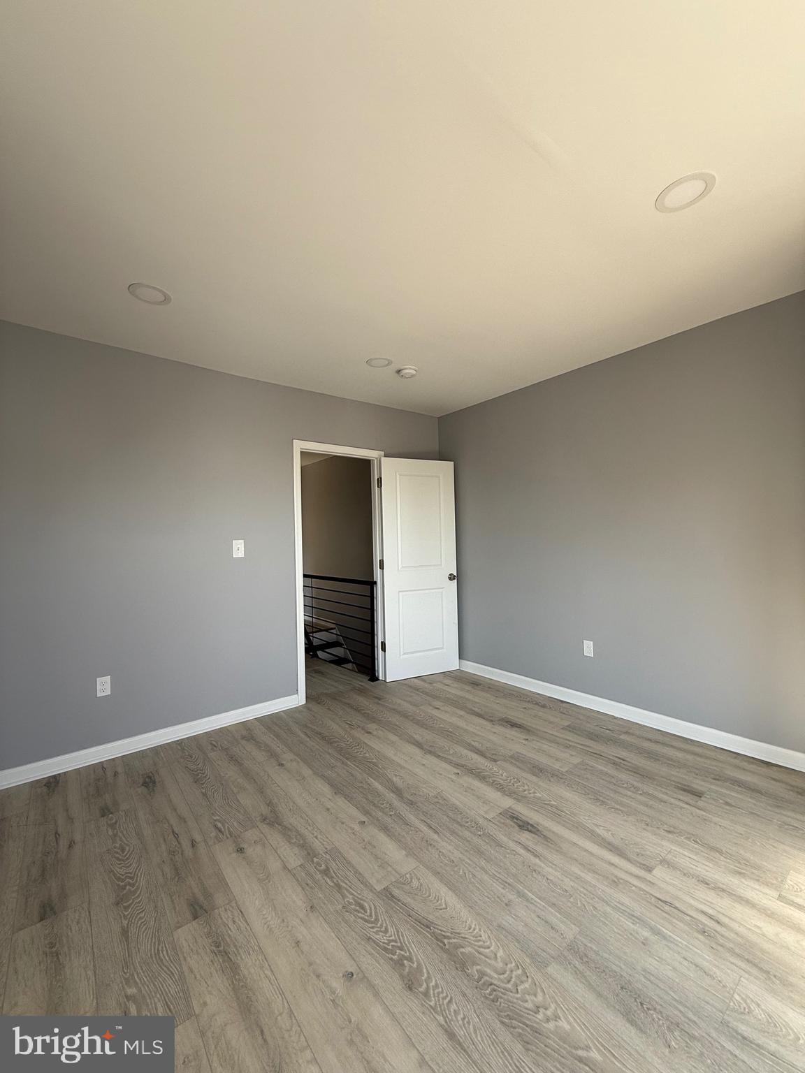 ELMWOOD PARK - Residential