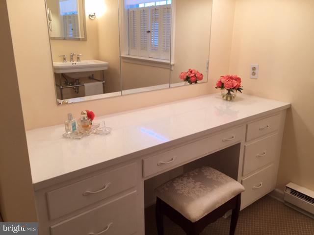 RADNOR HUNT - Residential