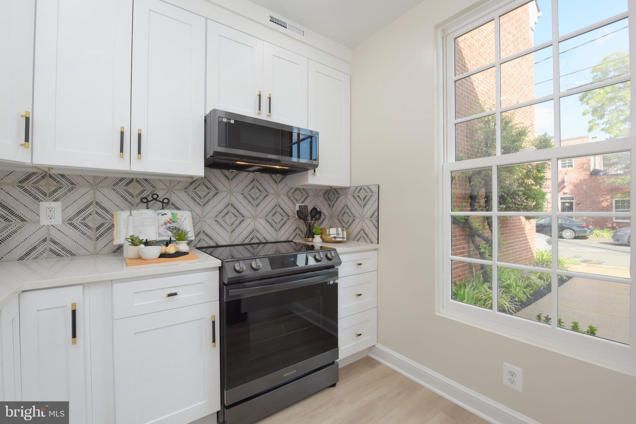 OLD TOWN ALEXANDRIA - Residential