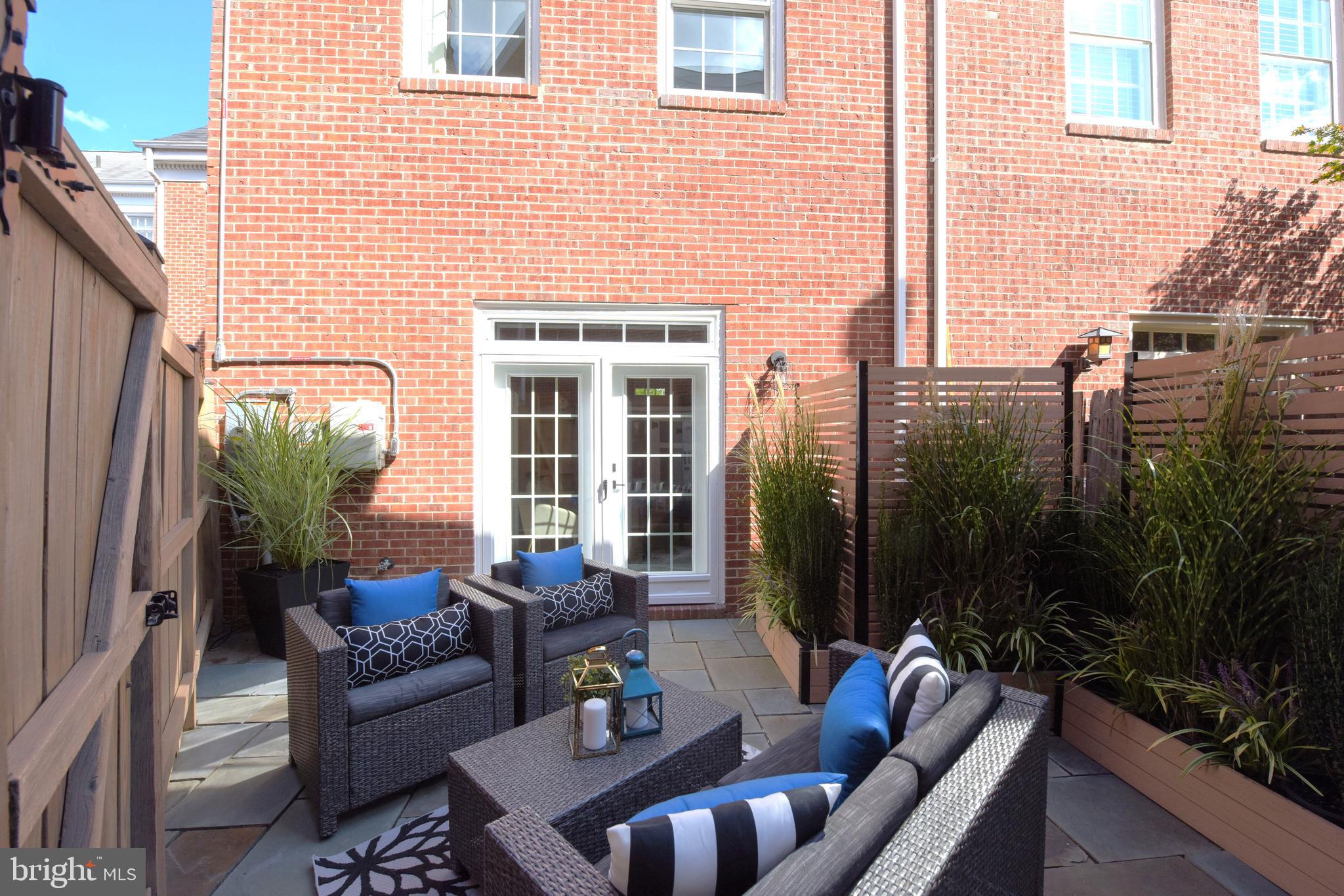 OLD TOWN ALEXANDRIA - Residential