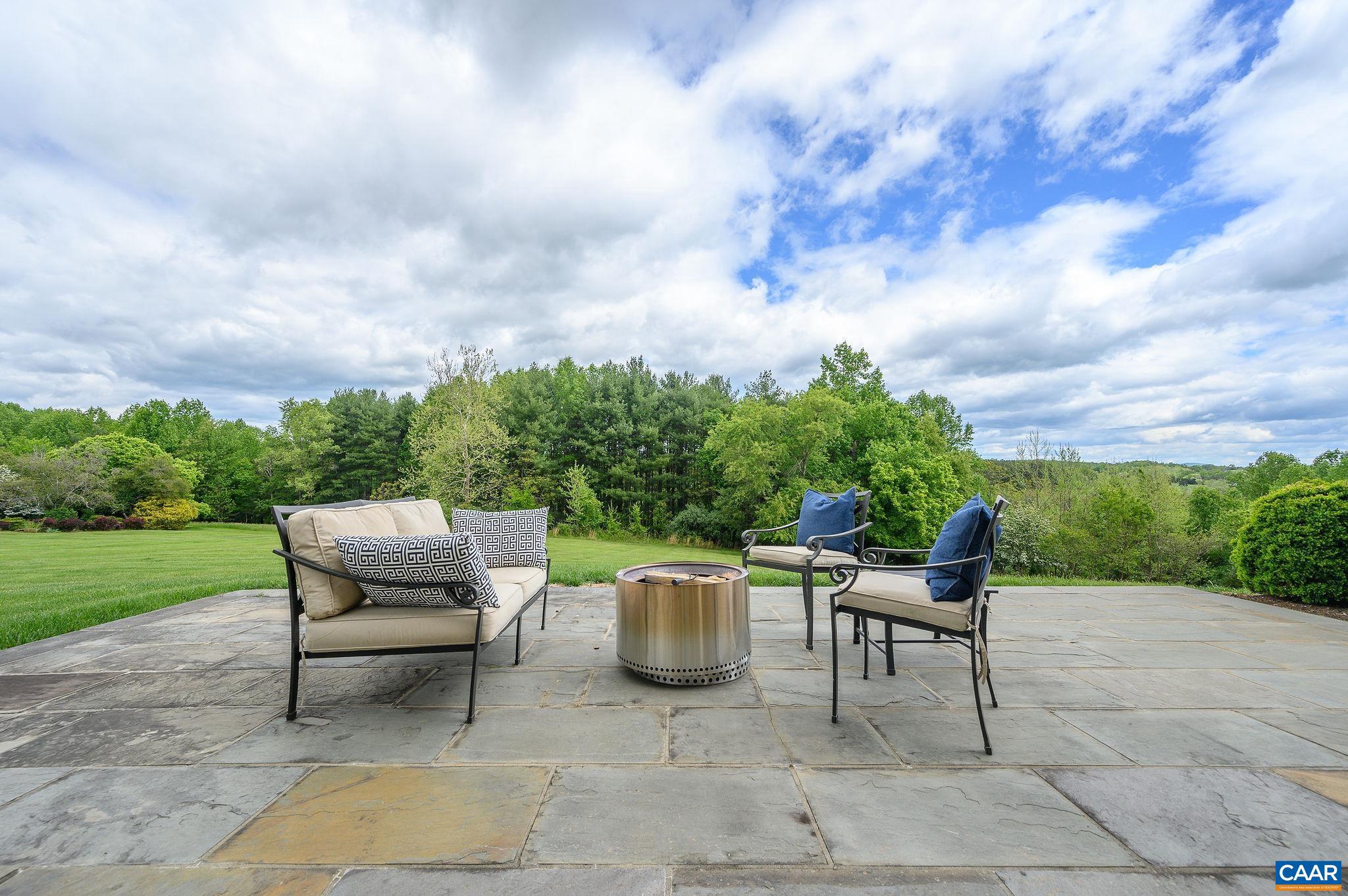 FAR HILLS - Residential