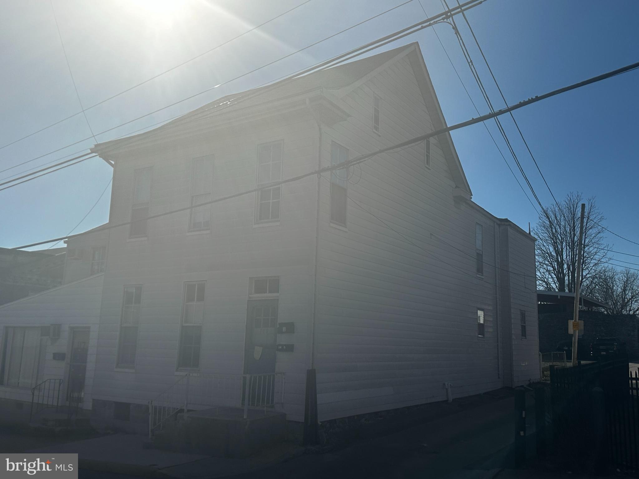 Main image without alt text