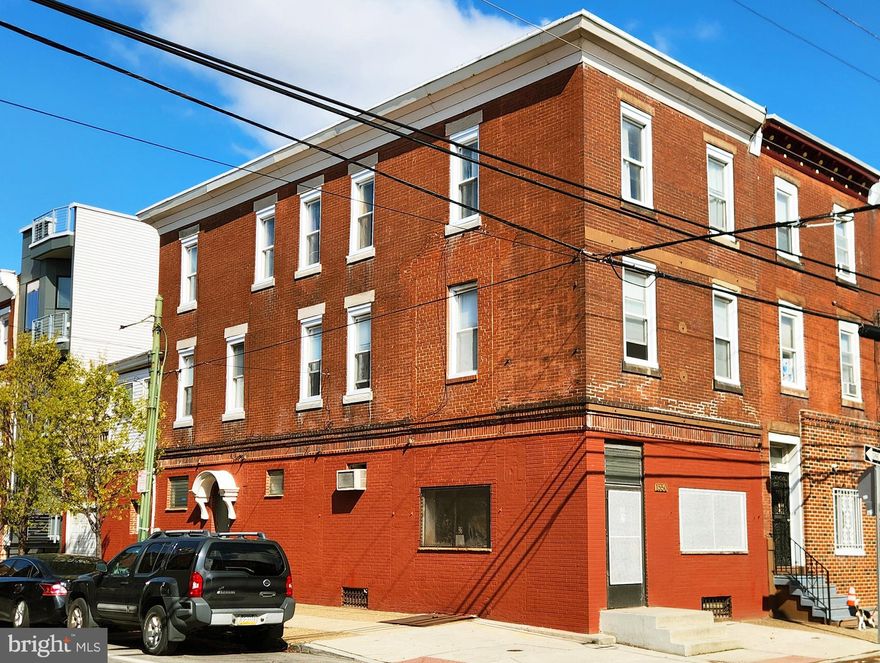 Welcome to Point Breeze!!
This spacious 1,000 square foot retail space is now available on a high-traffic corner in the Point Breeze section of South Philadelphia! Available for the first time in several years, it comes with something retail spaces like this rarely have- parking! That’s right- this space comes with one secure garage parking space!
Be the one to bring this great corner retail space into its next generation!