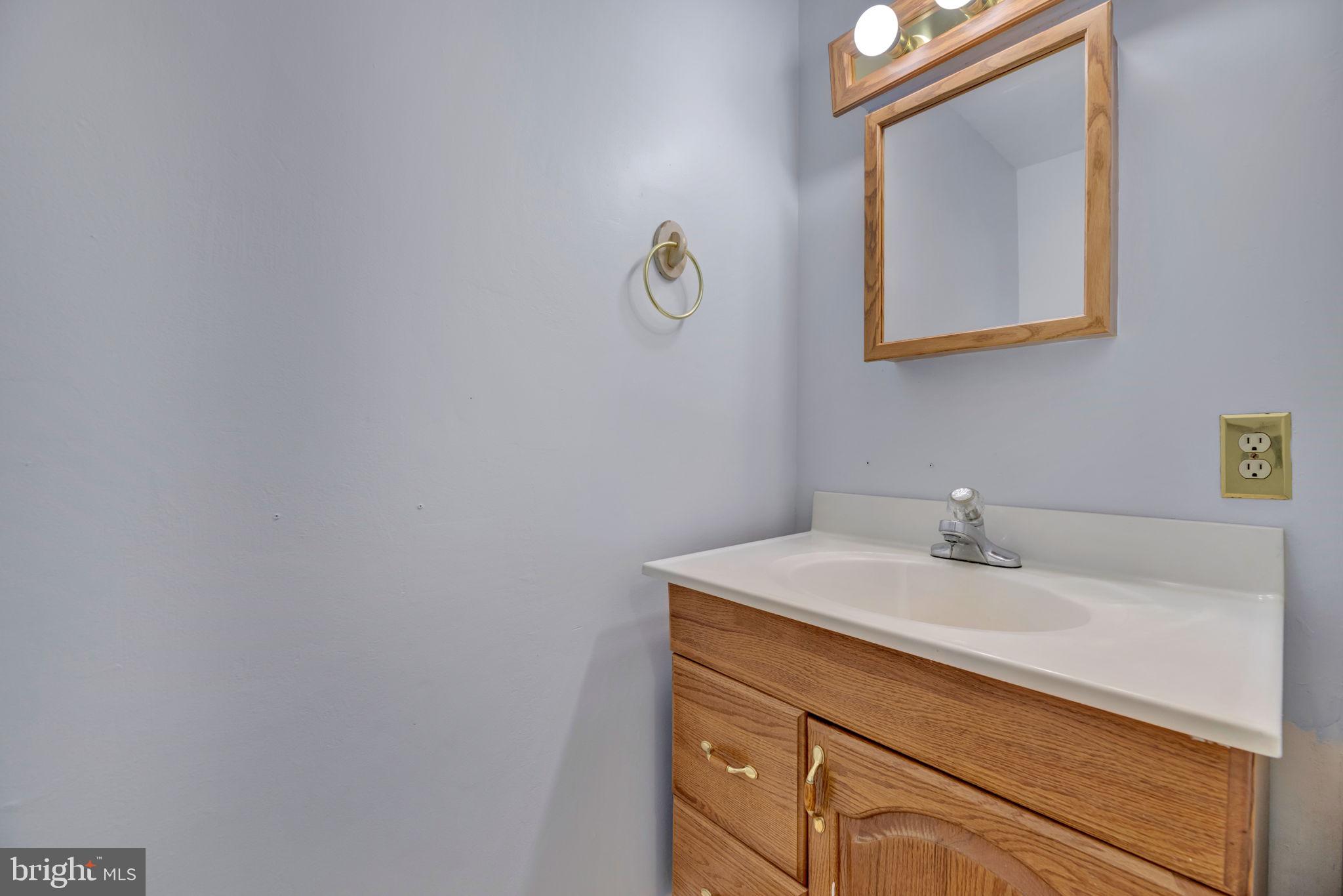 KINGS COURT - Residential Lease