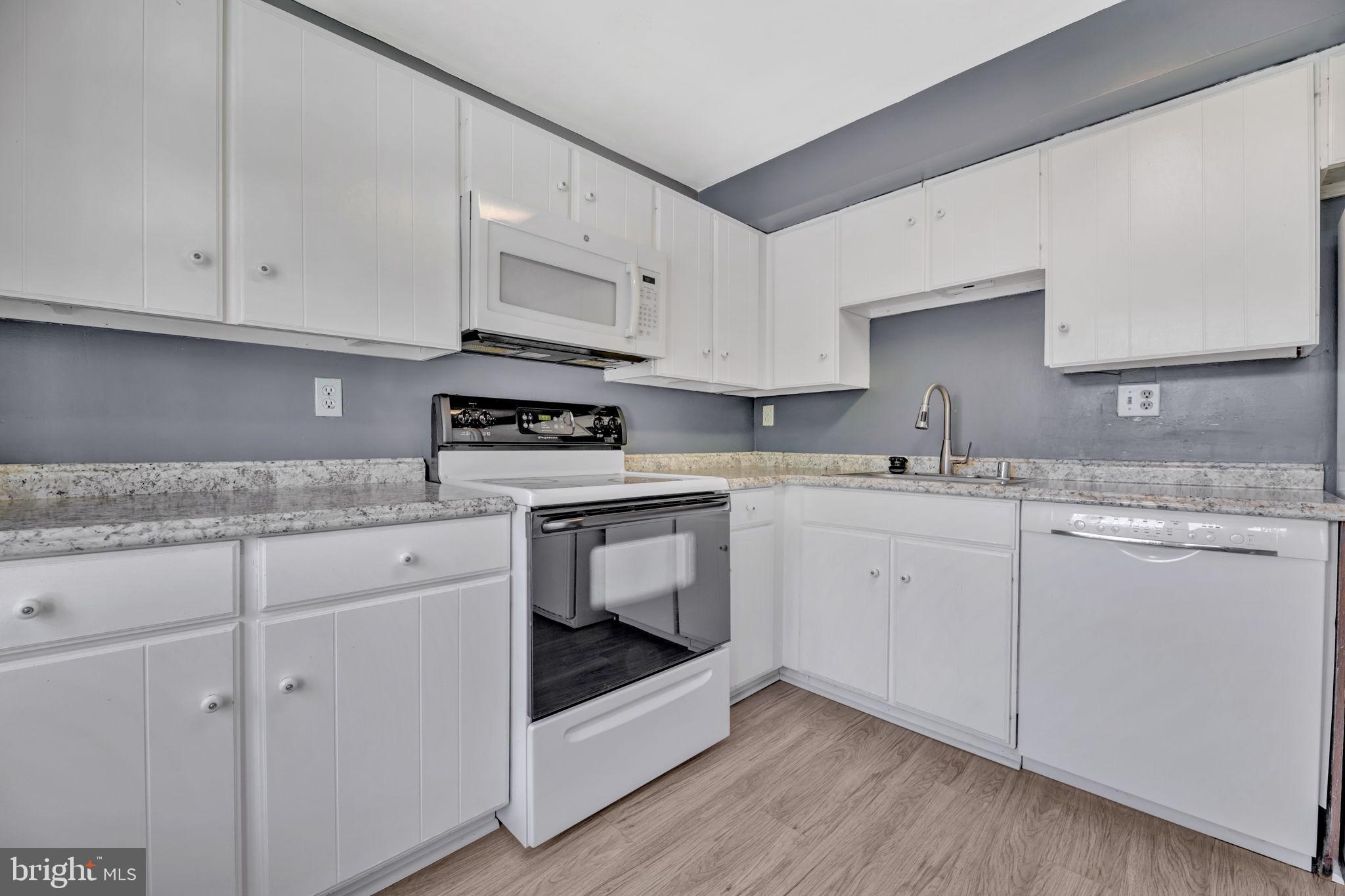 KINGS COURT - Residential Lease